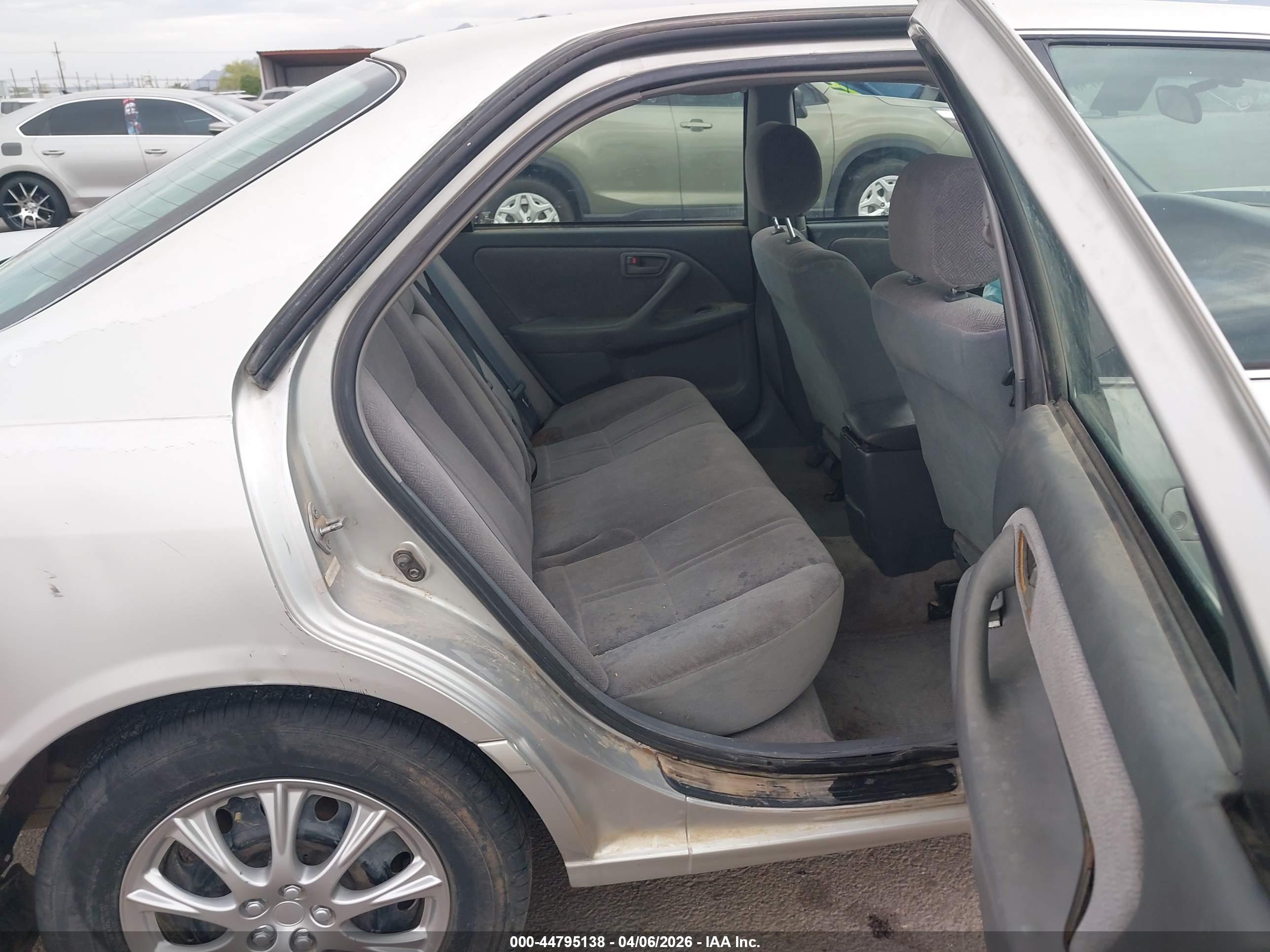 TOYOTA CAMRY image 8