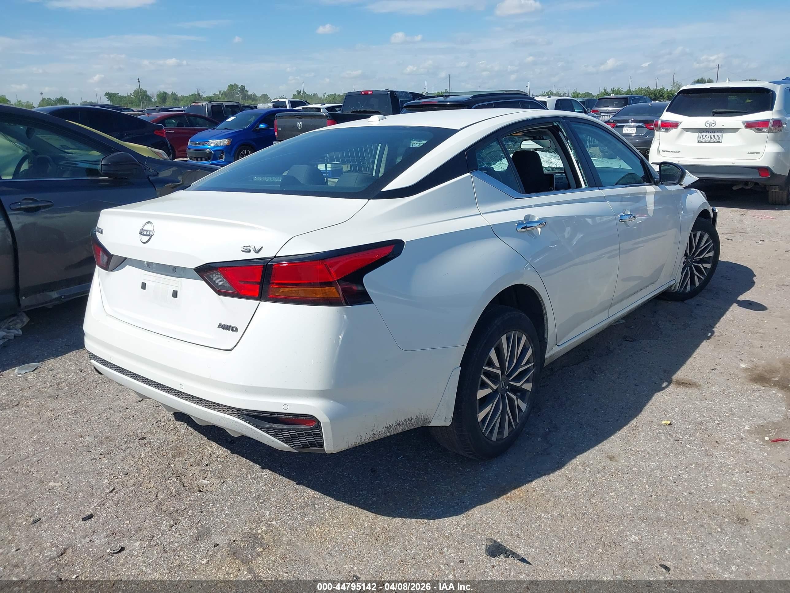 NISSAN ALTIMA image 4