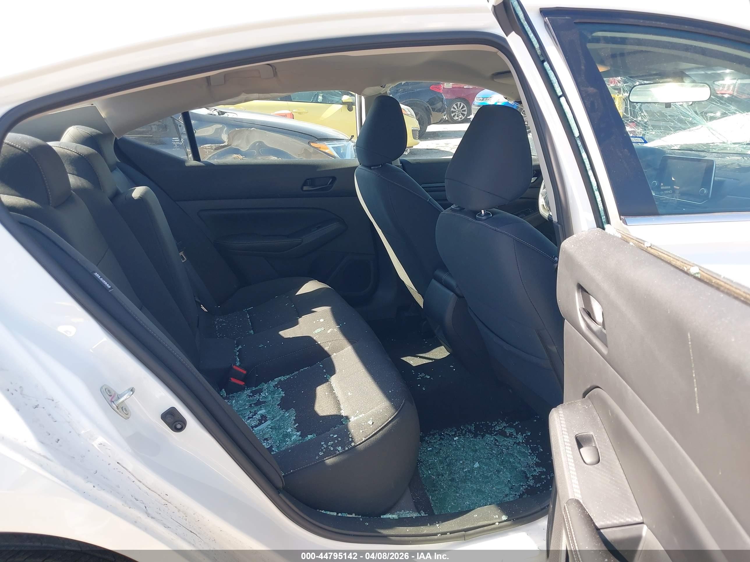 NISSAN ALTIMA image 8