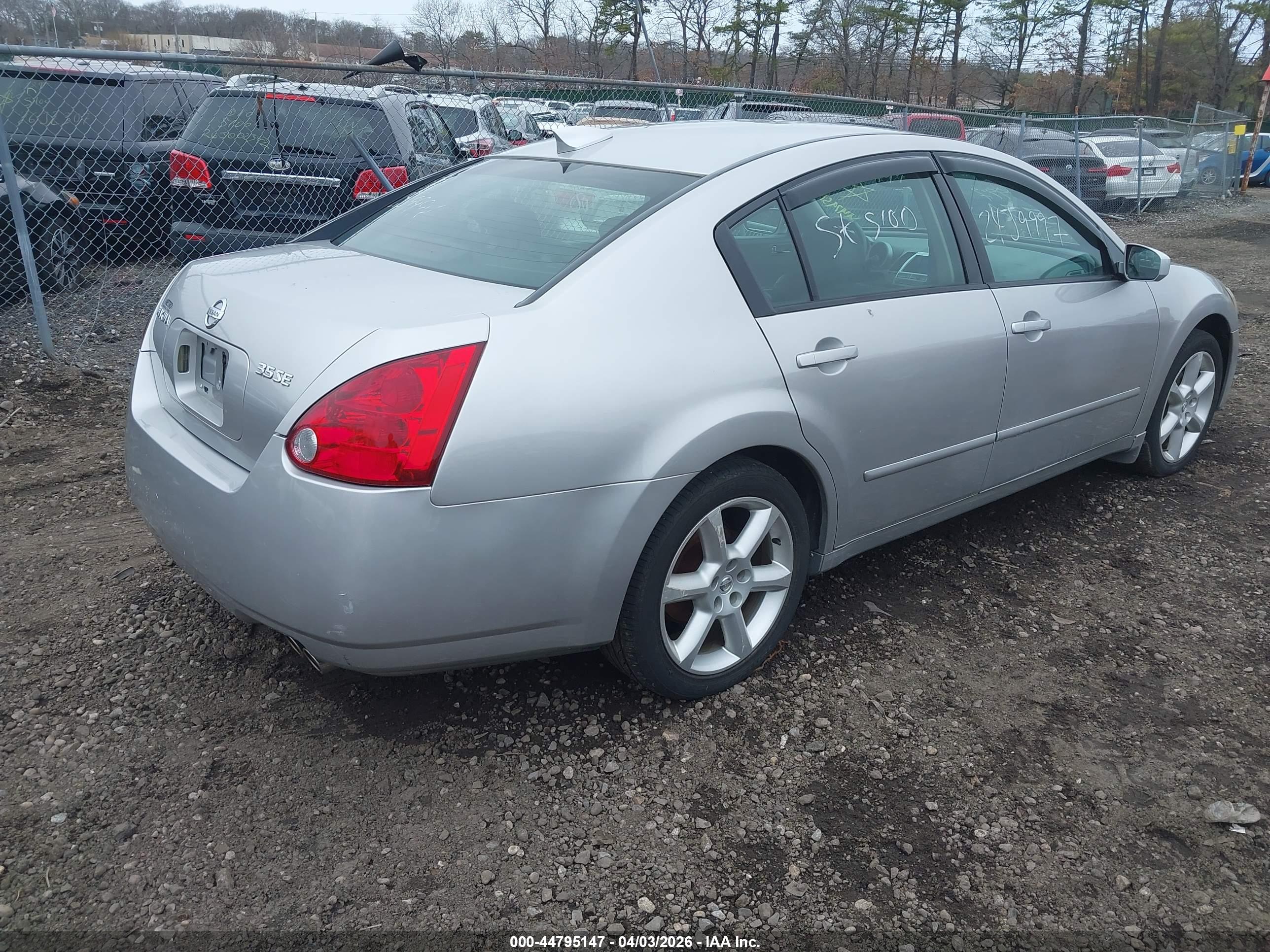 NISSAN MAXIMA image 4