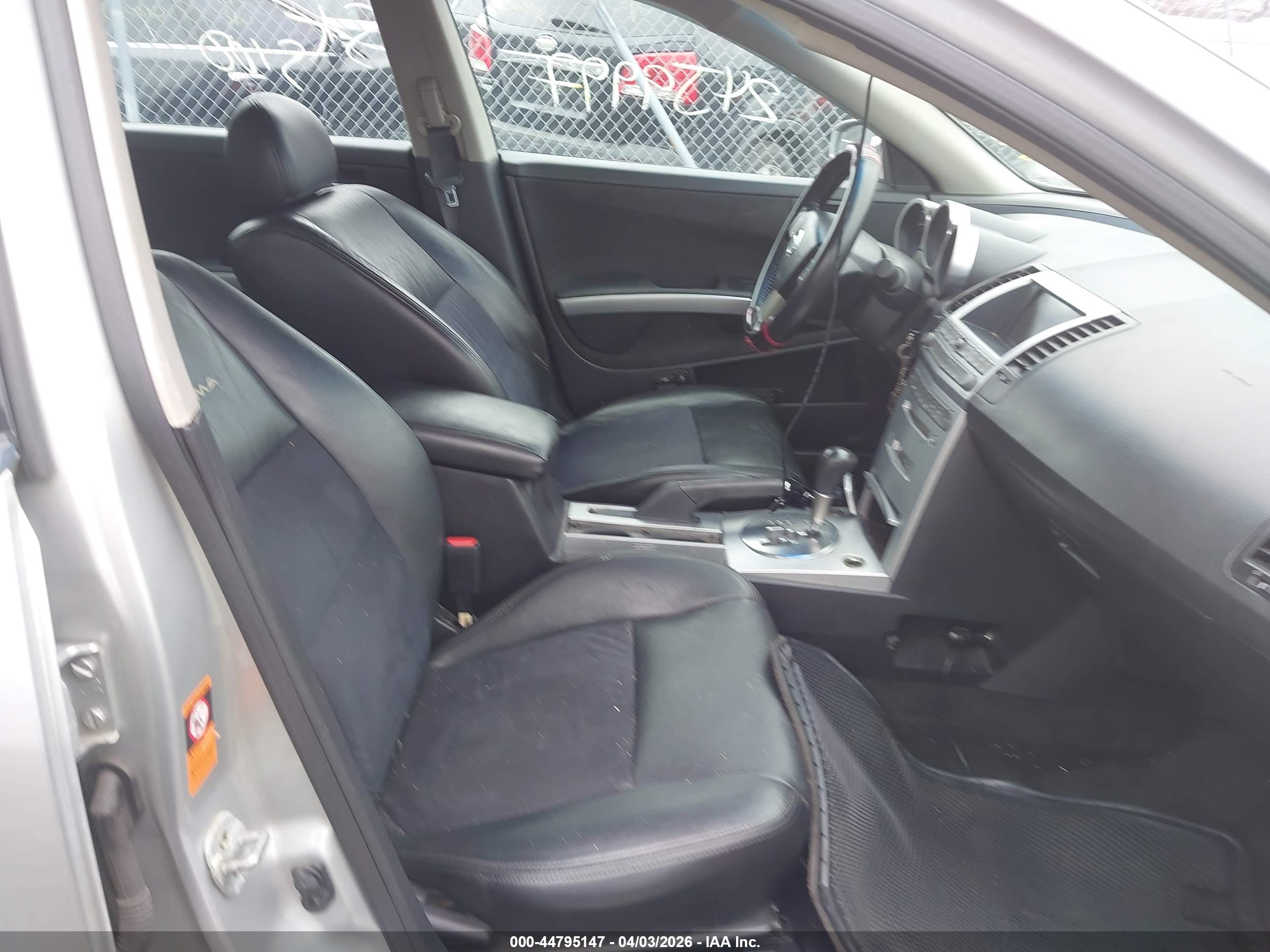 NISSAN MAXIMA image 5