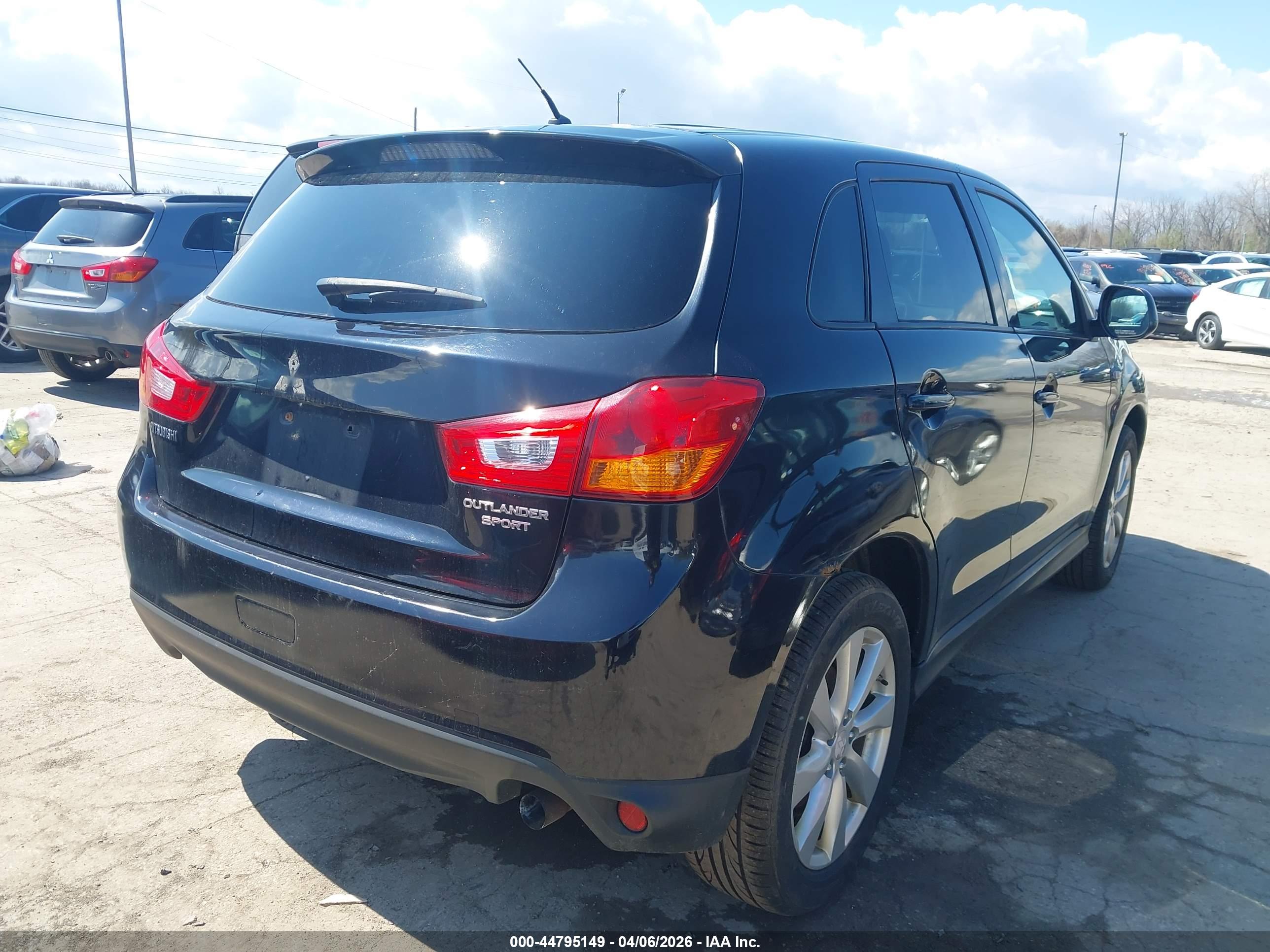 MITSUBISHI OUTLANDER image 4