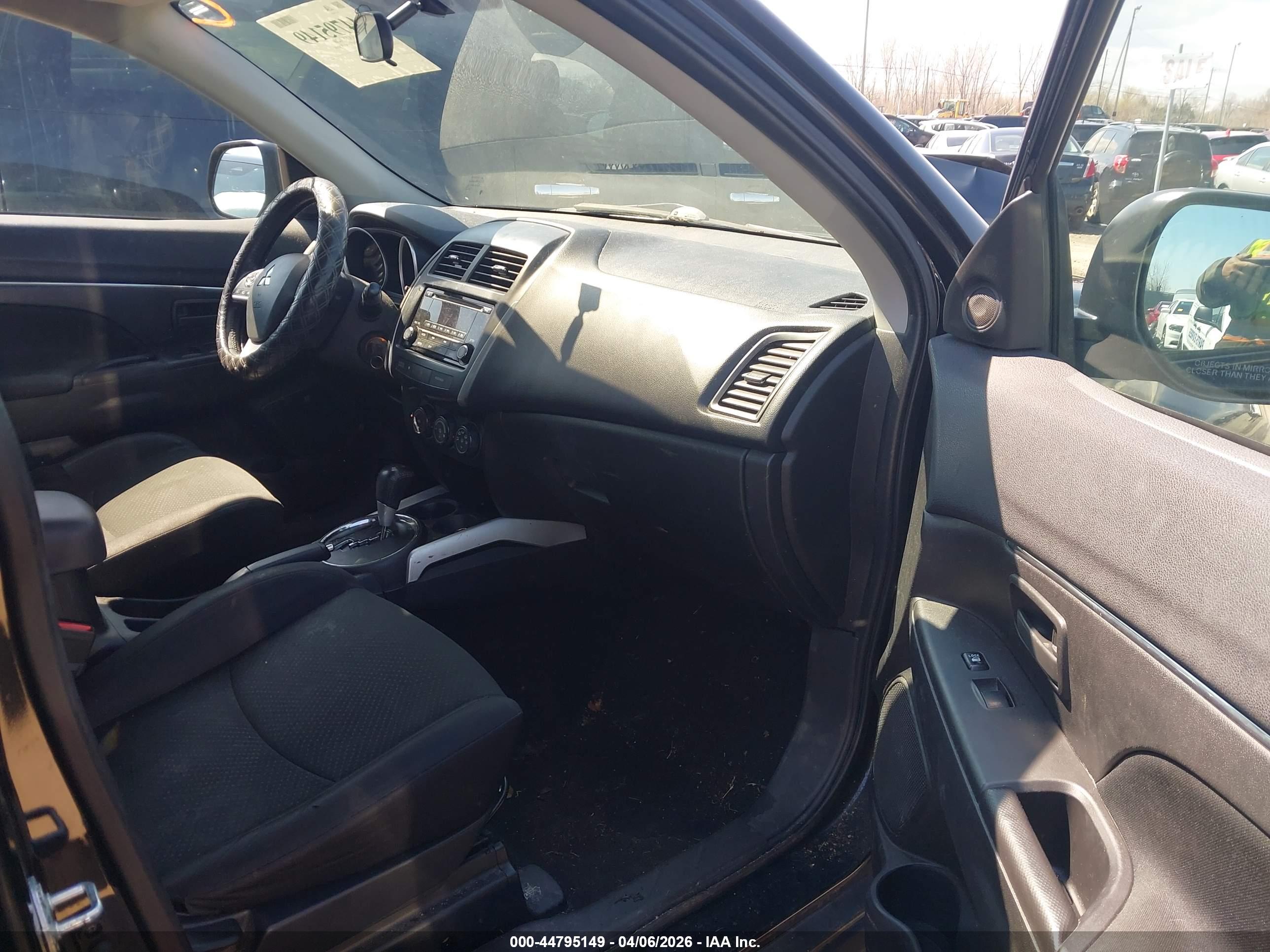 MITSUBISHI OUTLANDER image 5