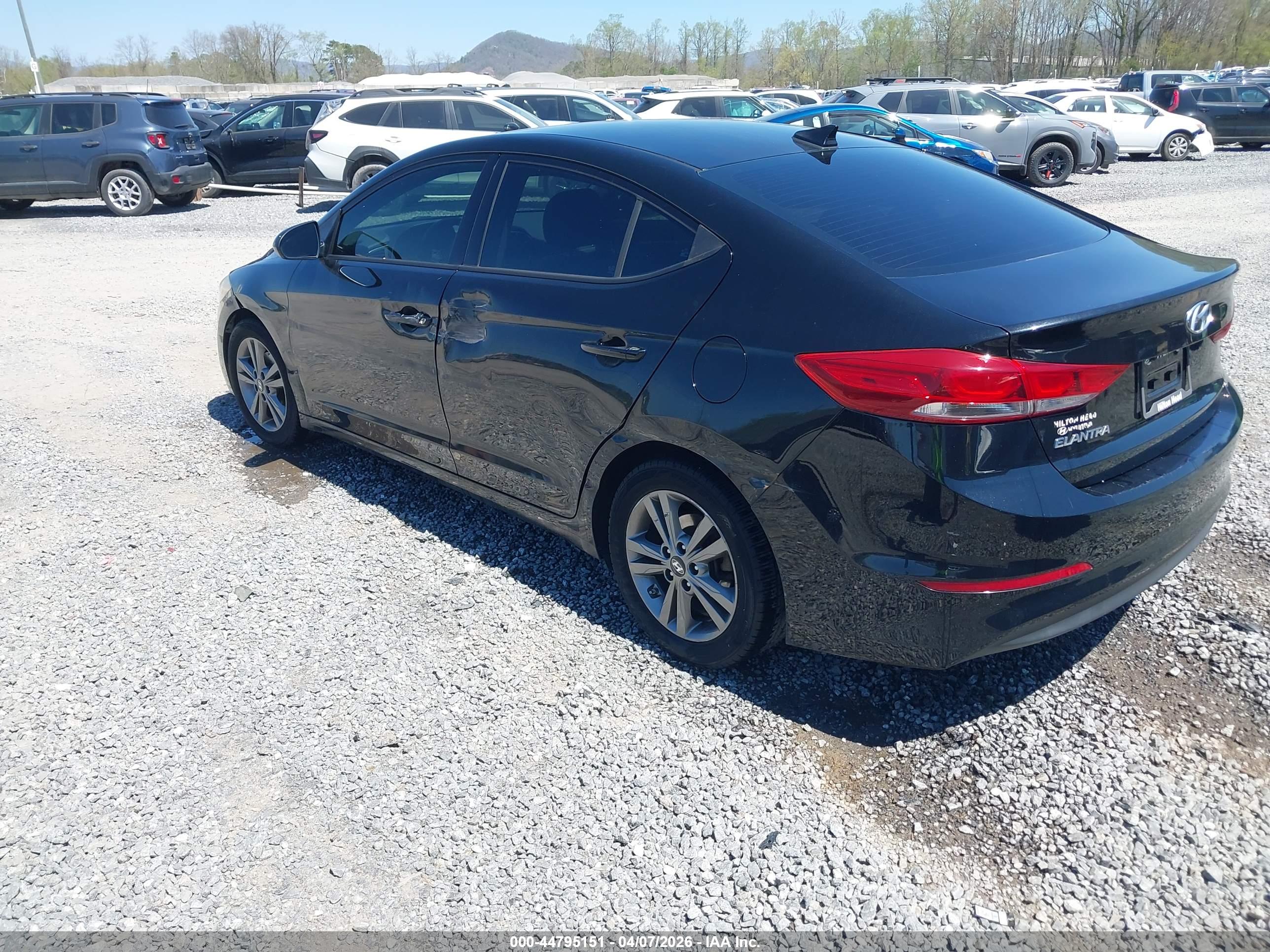 HYUNDAI ELANTRA image 3
