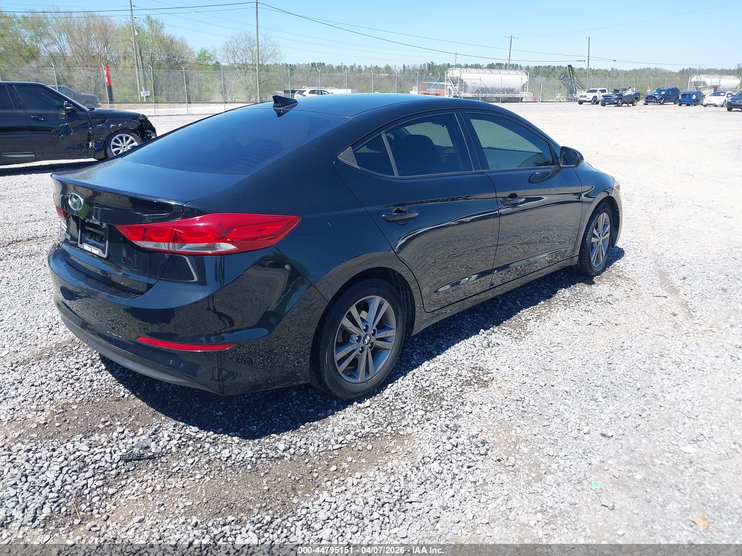 HYUNDAI ELANTRA image 4