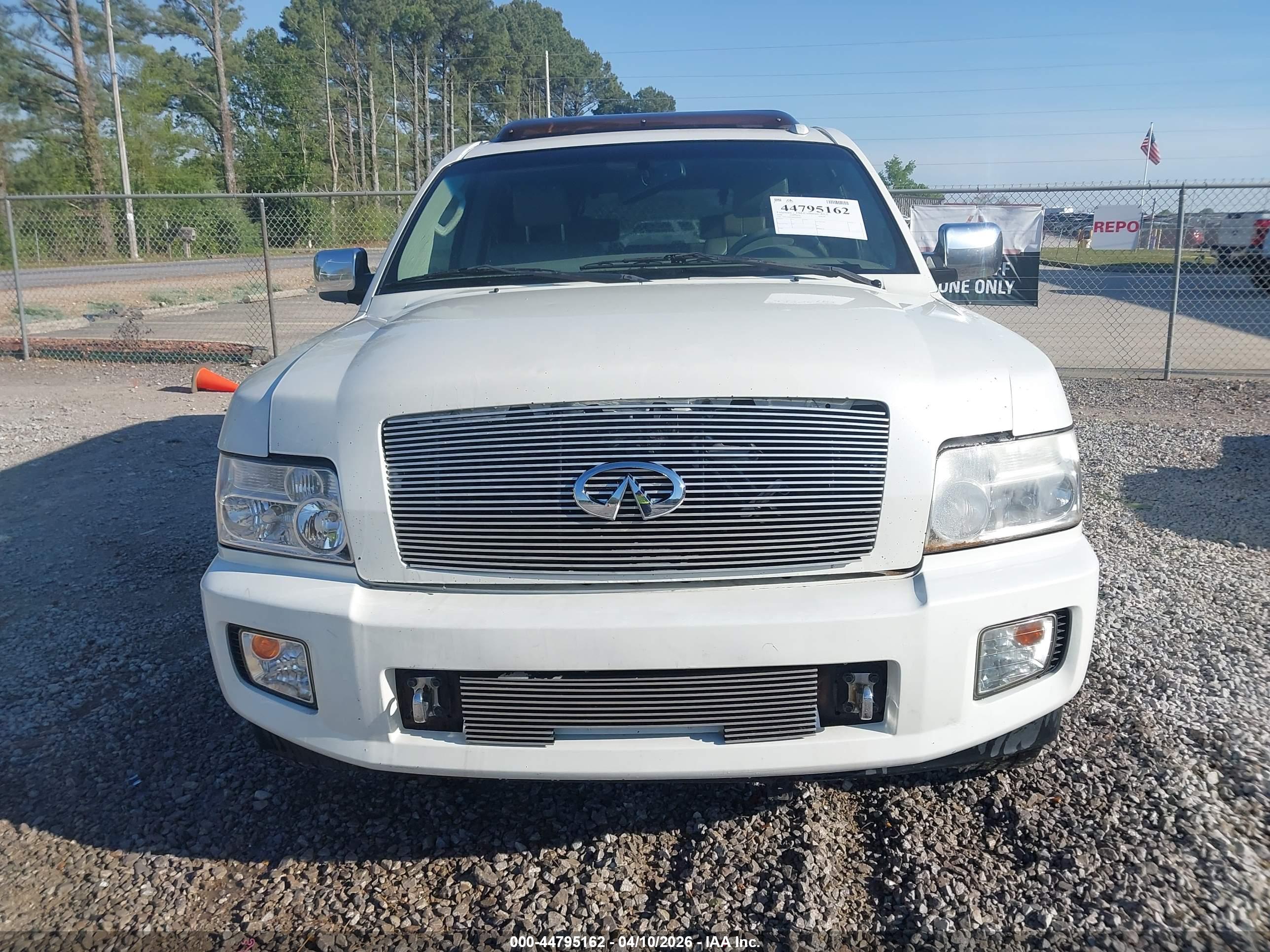 INFINITI QX56 image 6