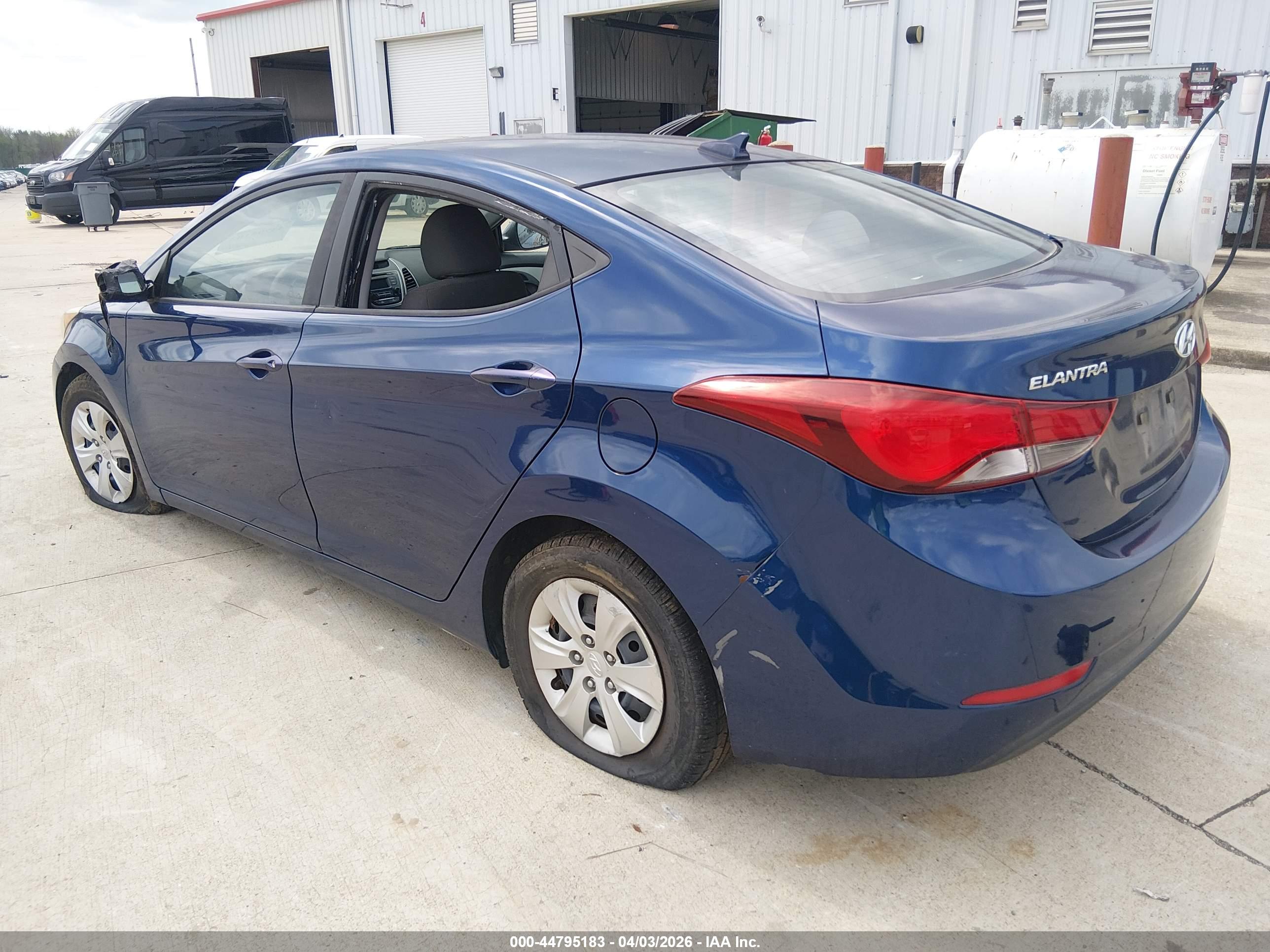 HYUNDAI ELANTRA image 3