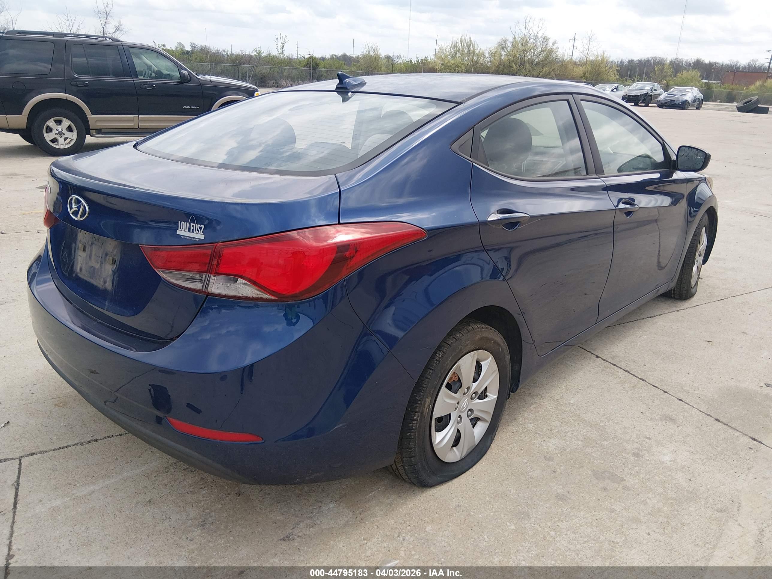 HYUNDAI ELANTRA image 4
