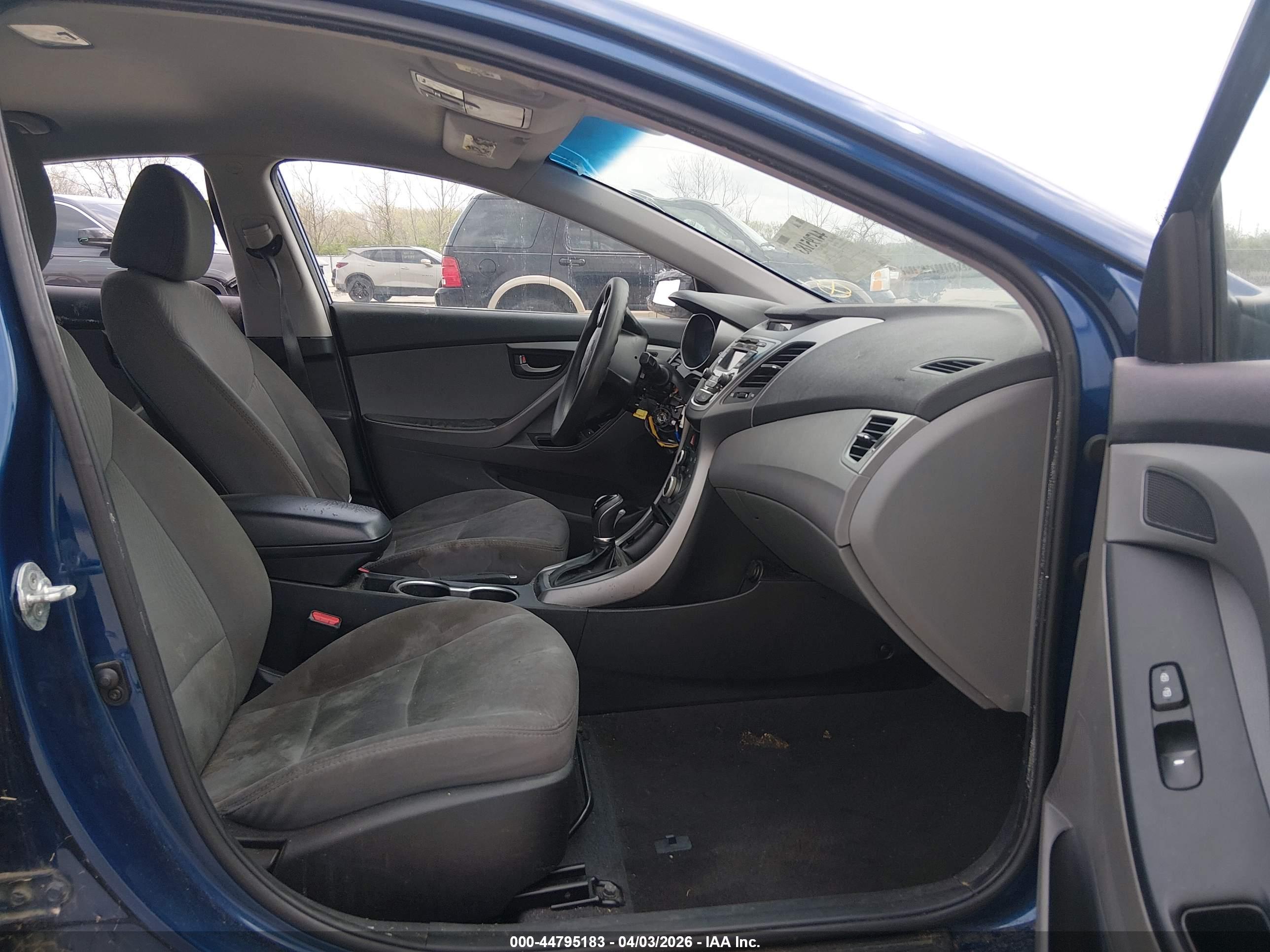 HYUNDAI ELANTRA image 5