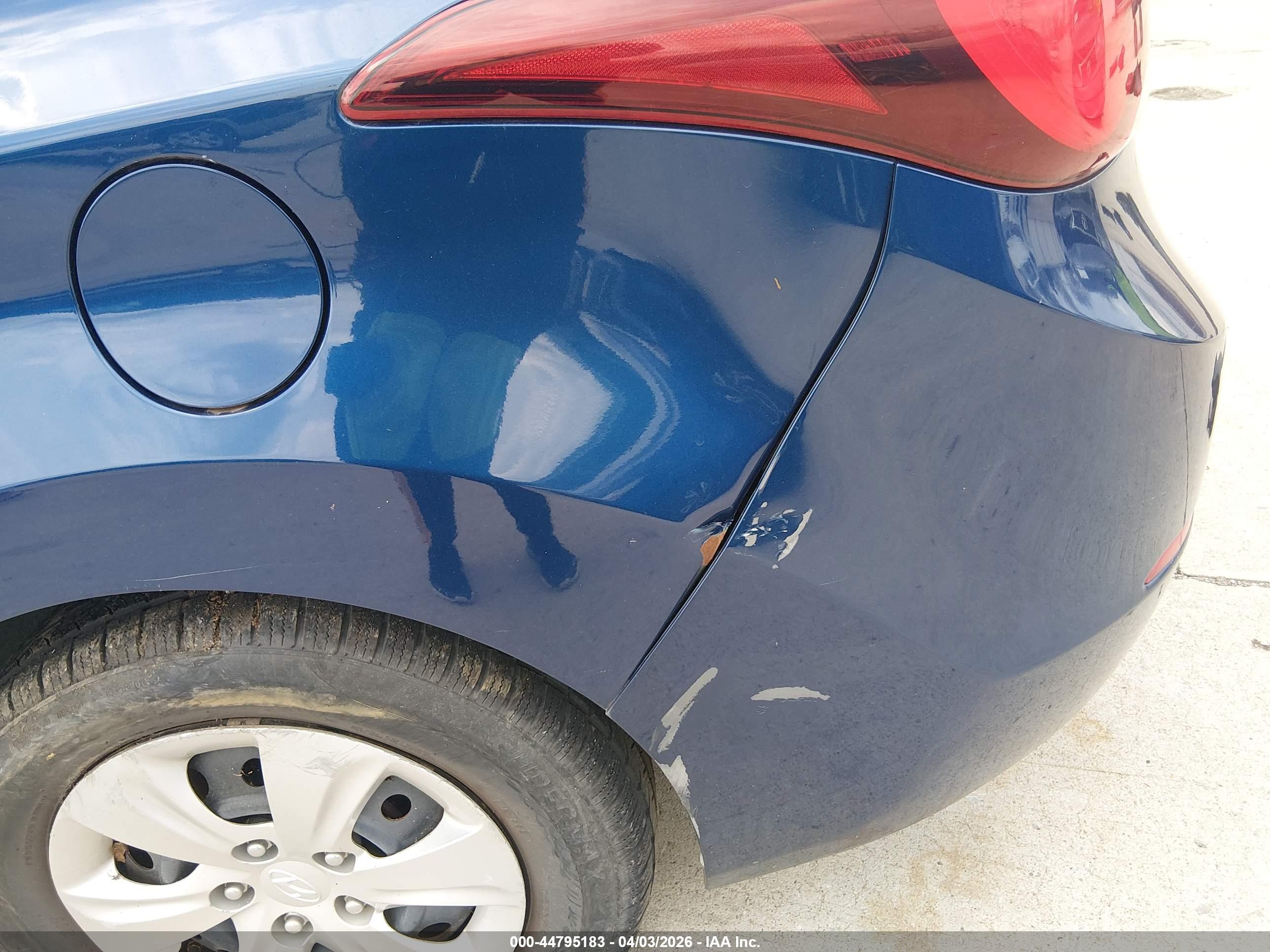 HYUNDAI ELANTRA image 6