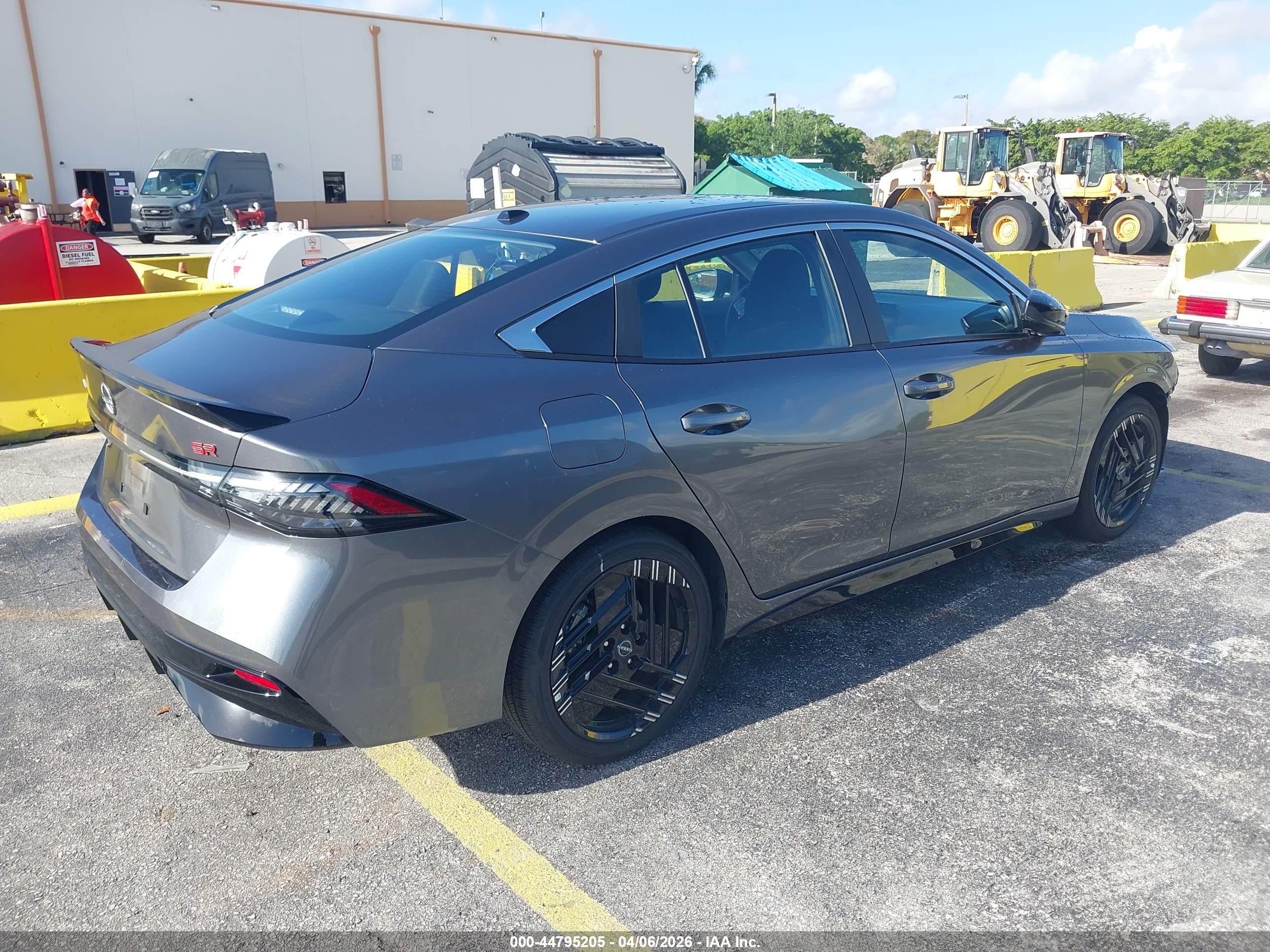 NISSAN SENTRA image 4