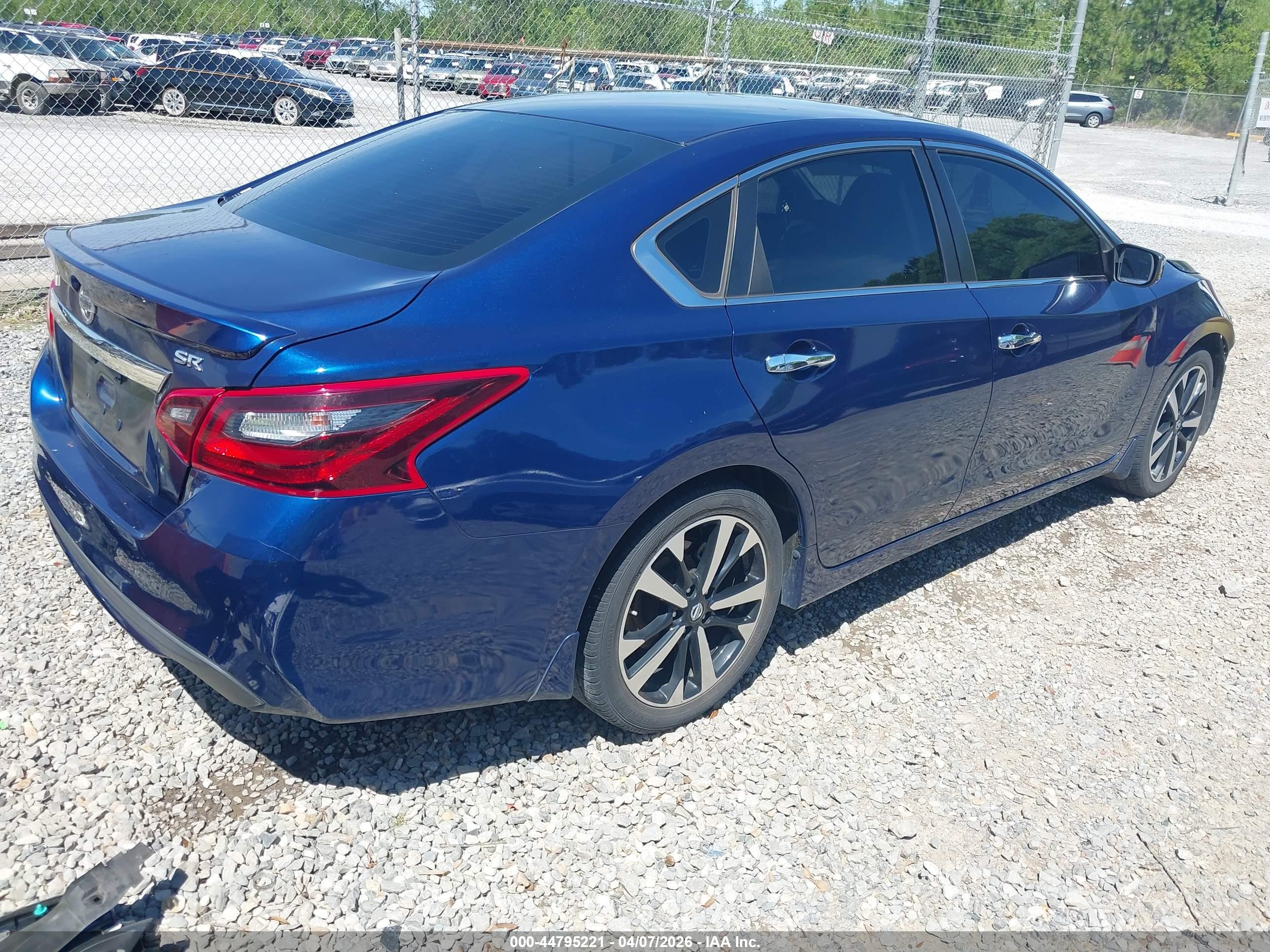 NISSAN ALTIMA image 4