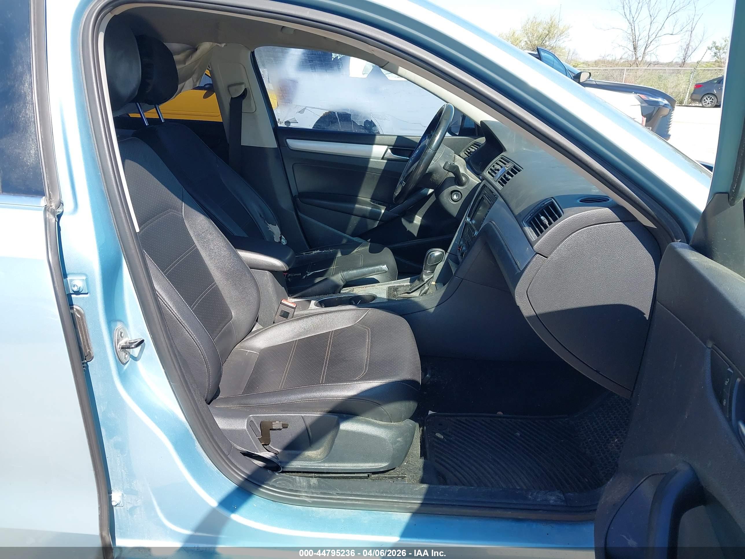 VOLKSWAGEN PASSAT image 5