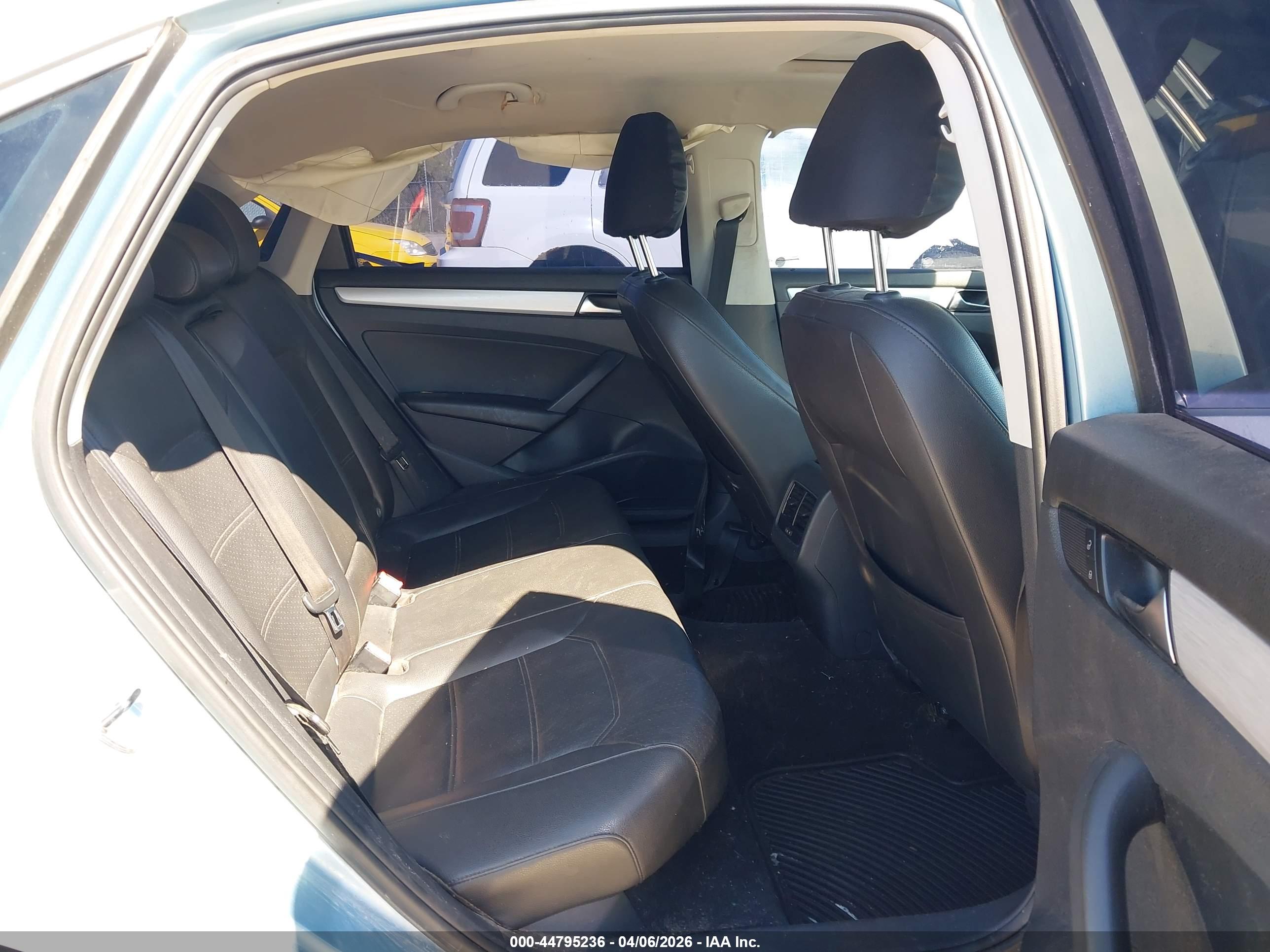 VOLKSWAGEN PASSAT image 8