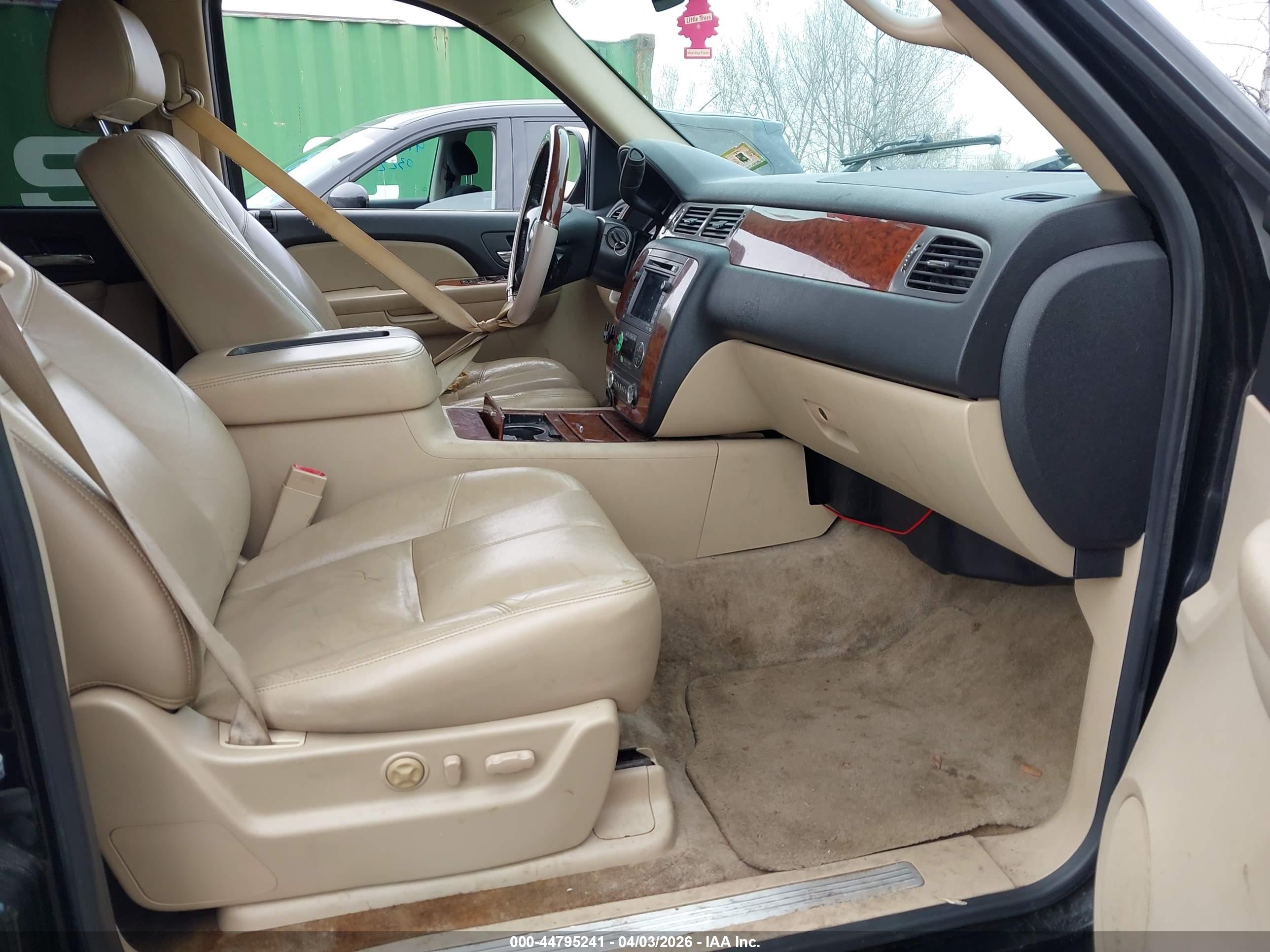 CHEVROLET TAHOE image 5