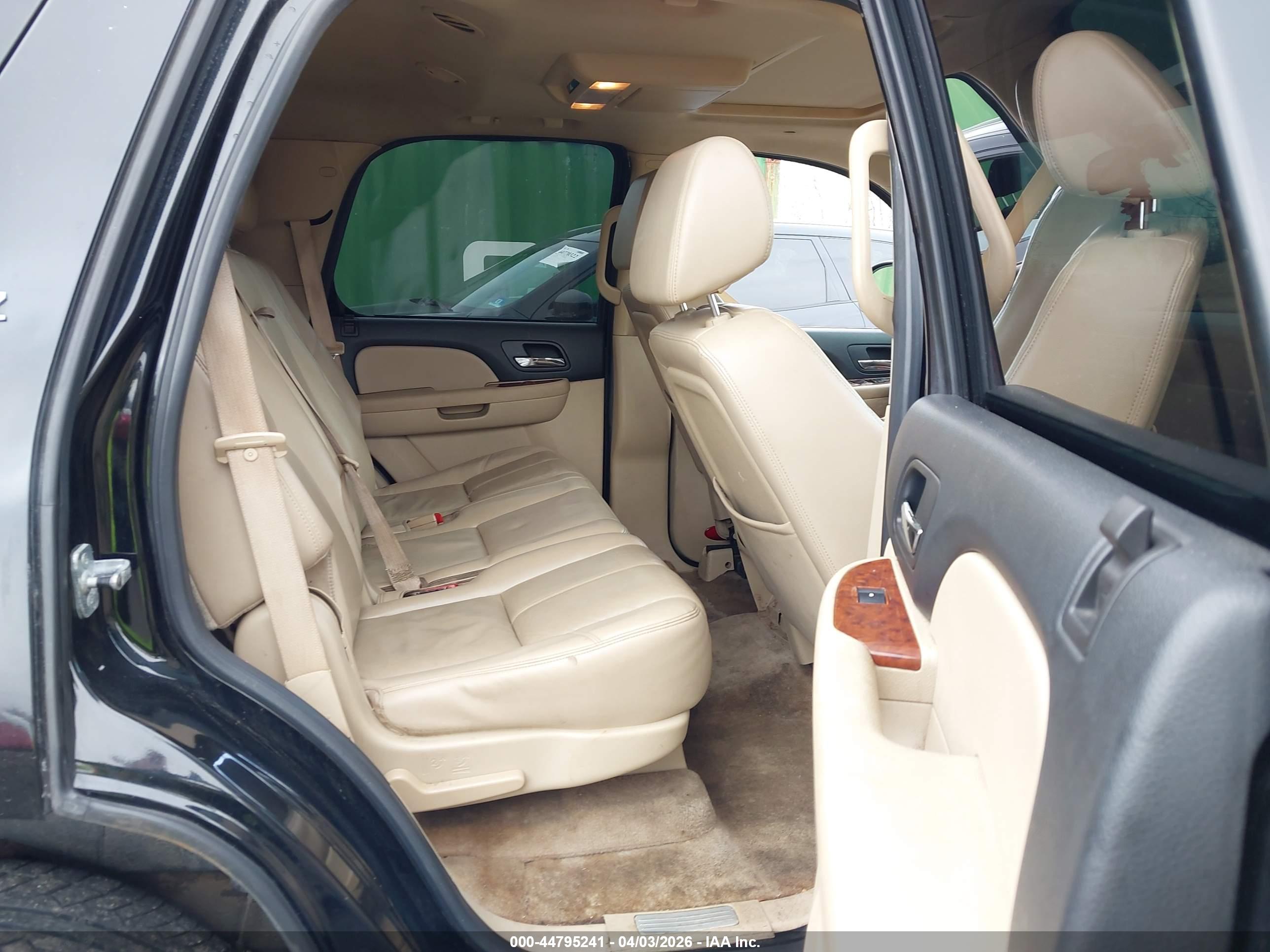 CHEVROLET TAHOE image 8