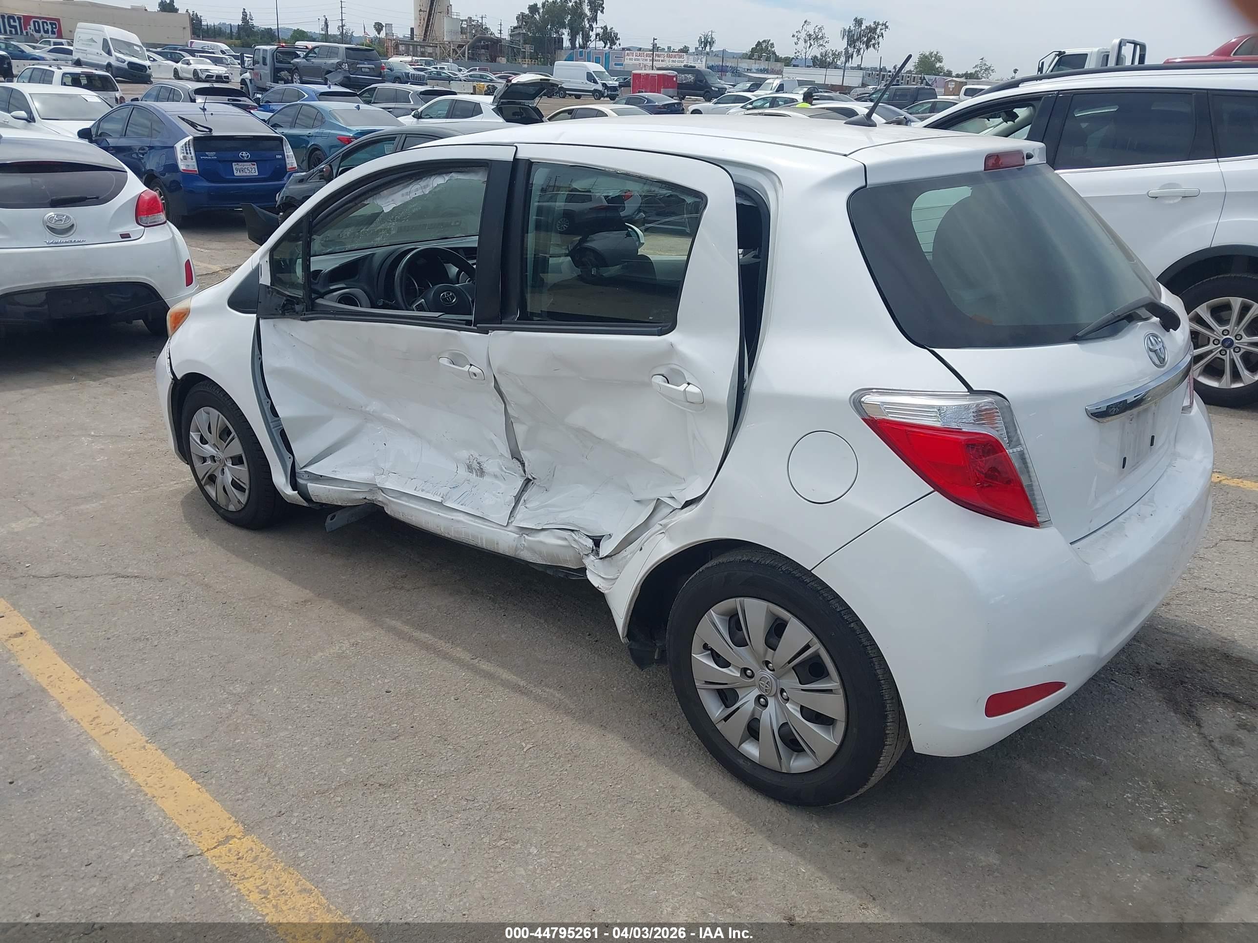 TOYOTA YARIS image 3