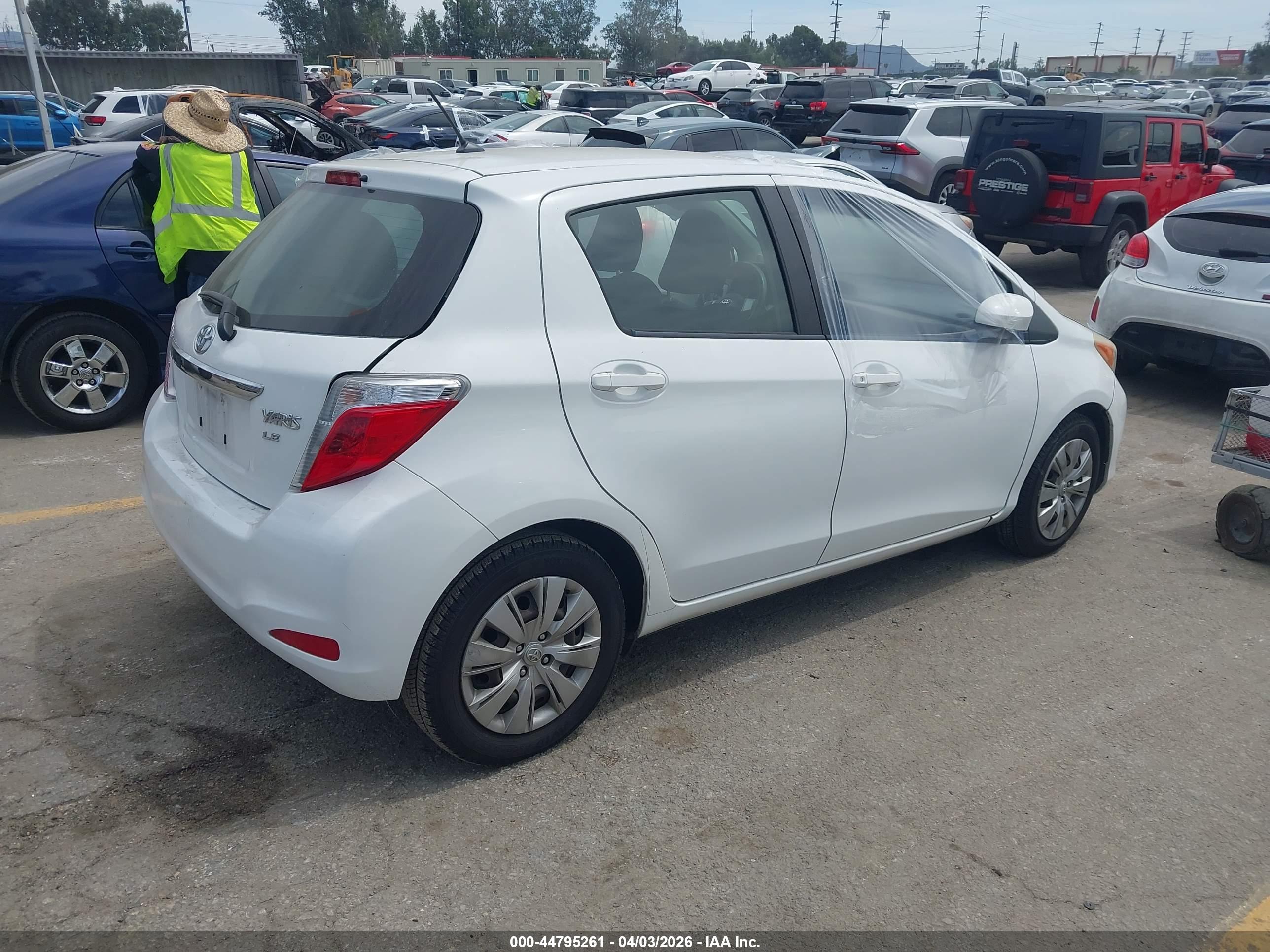 TOYOTA YARIS image 4