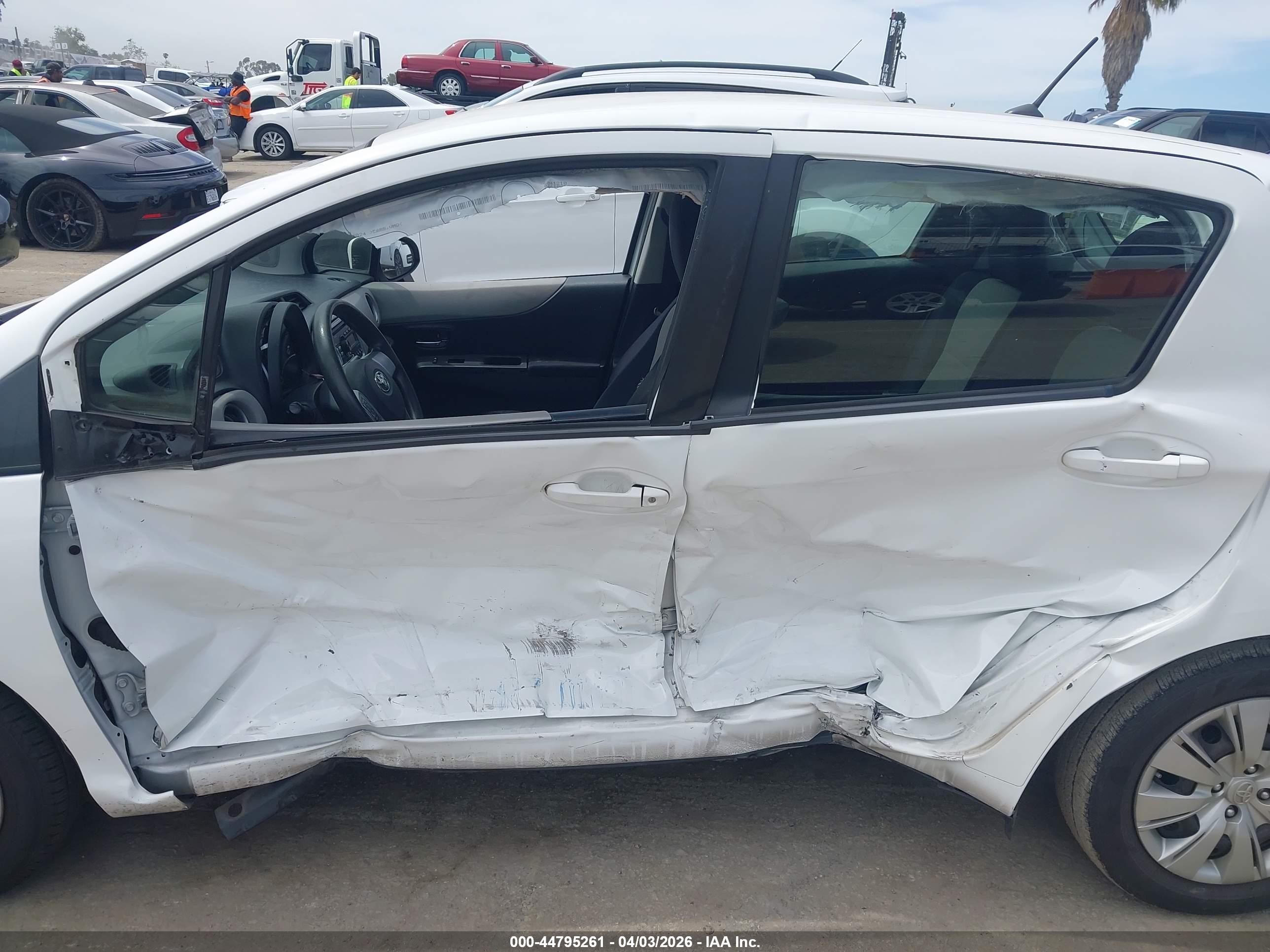 TOYOTA YARIS image 6