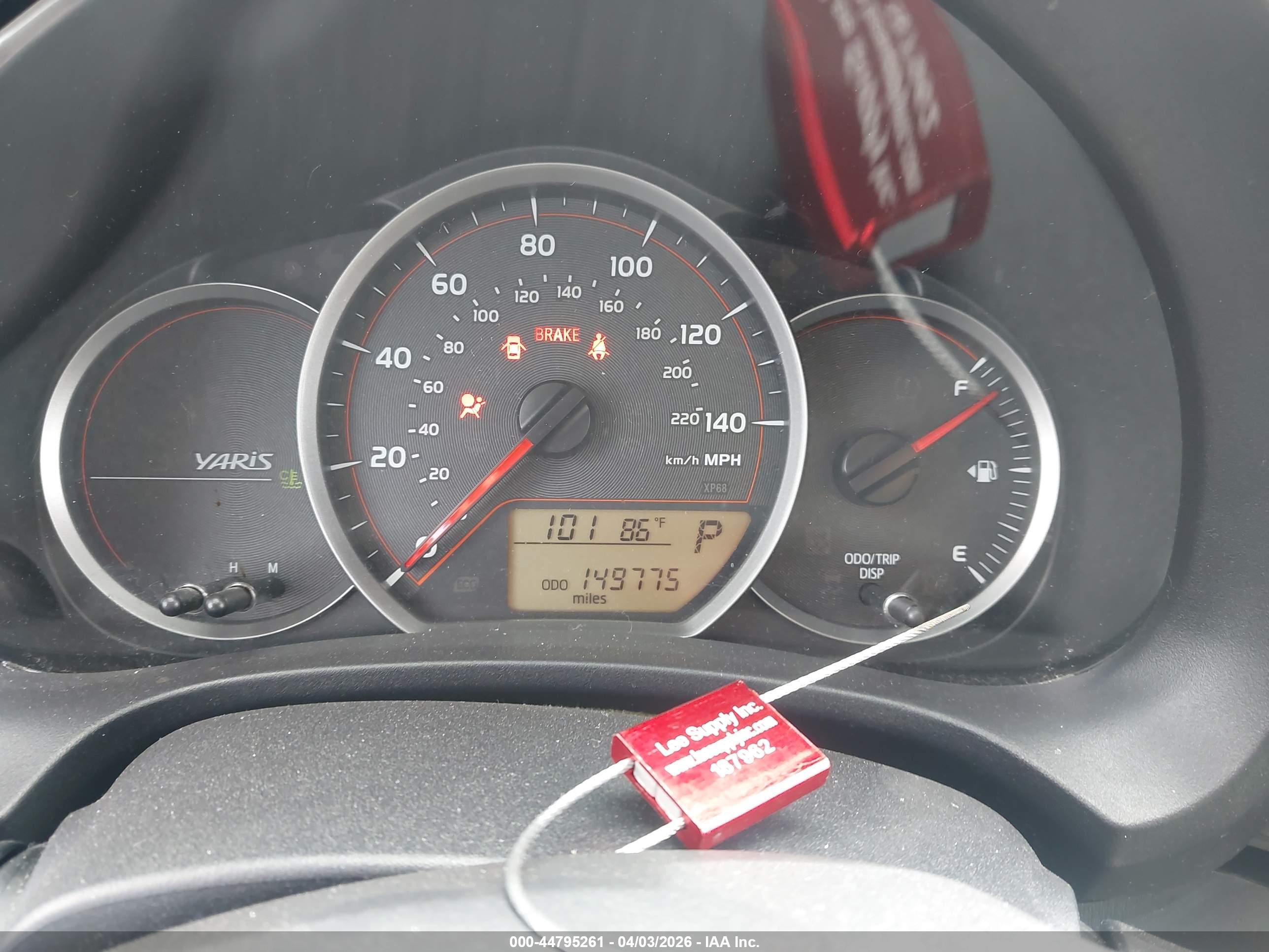 TOYOTA YARIS image 7