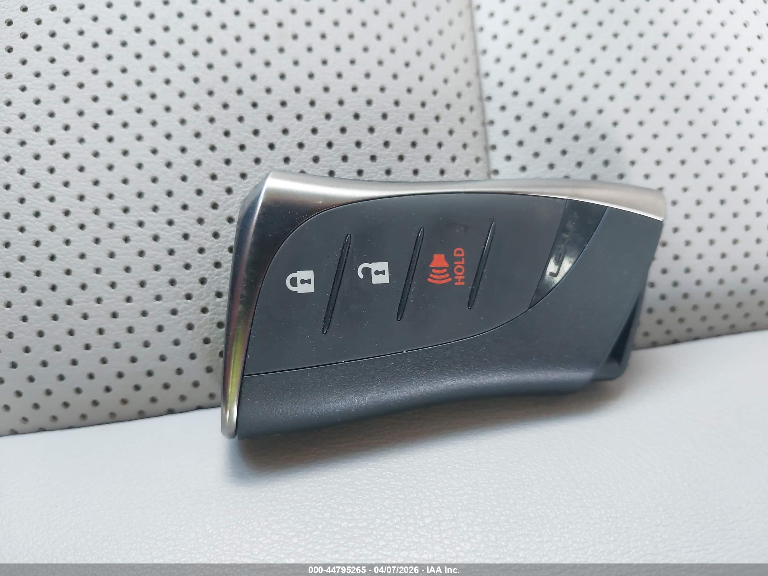 LEXUS UX image 11