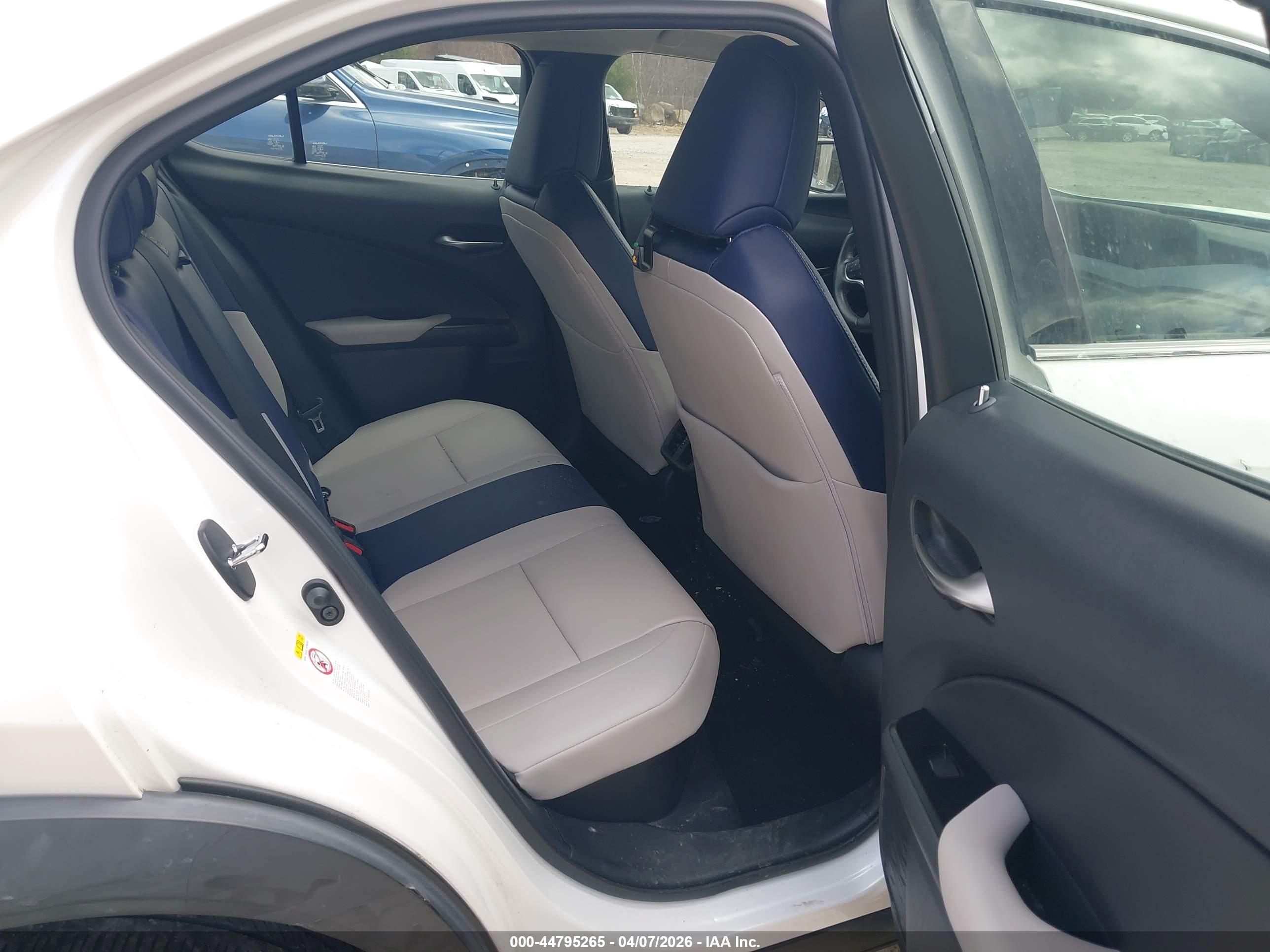 LEXUS UX image 8