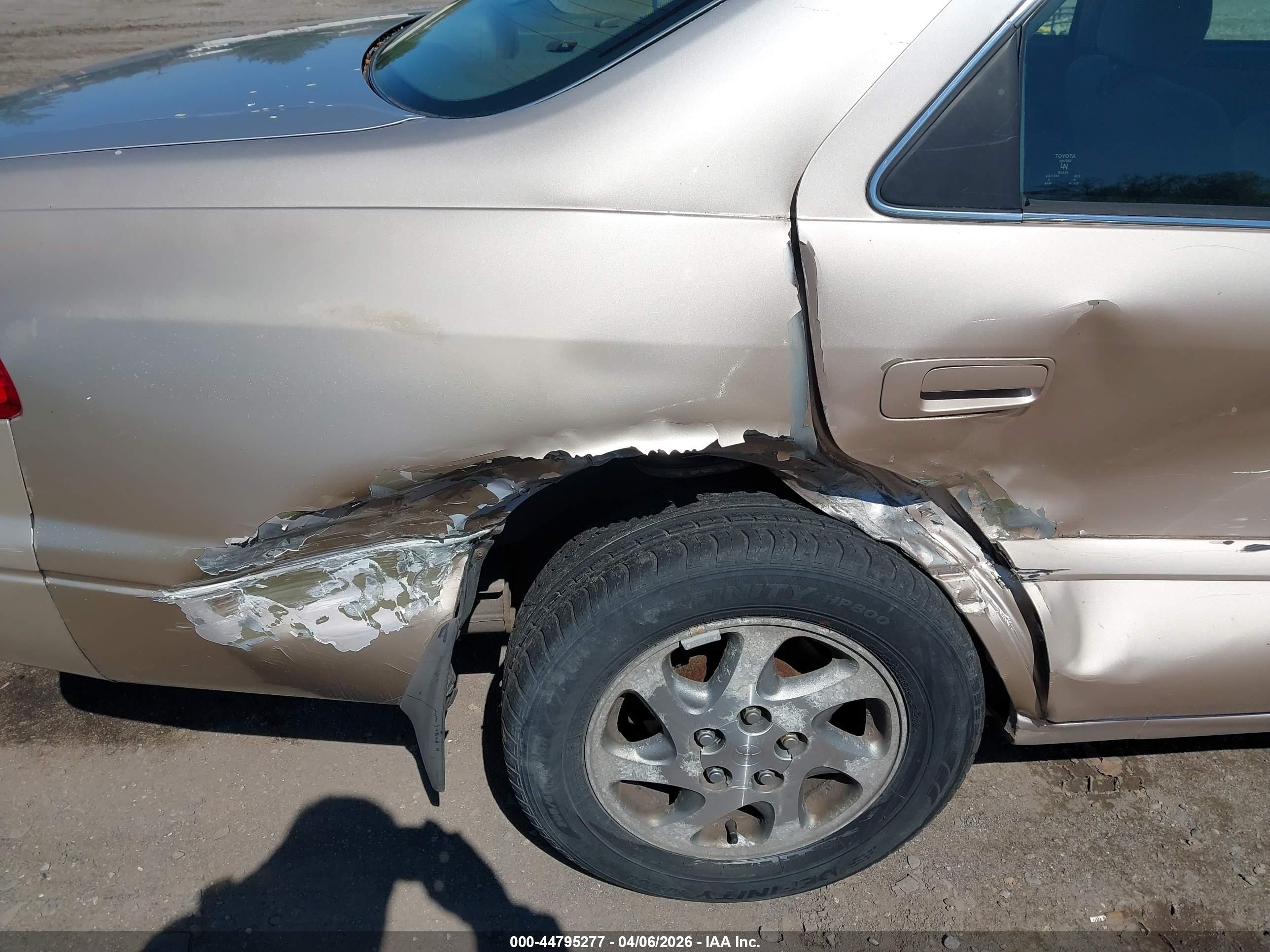 TOYOTA CAMRY image 6