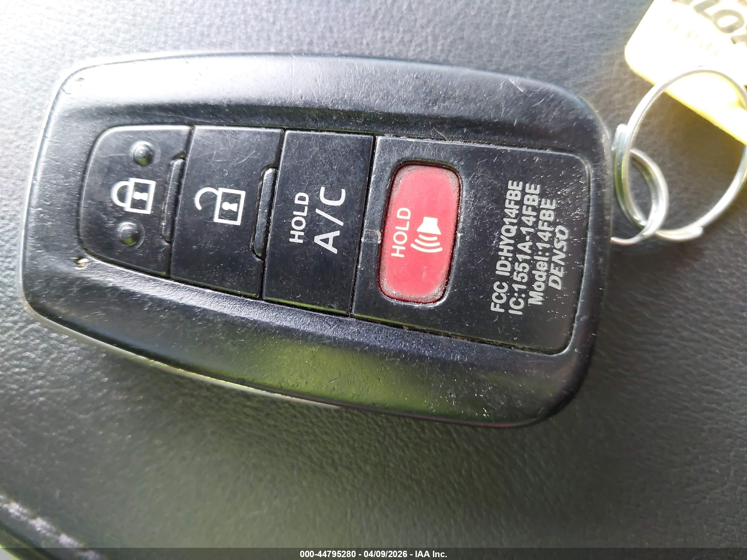 TOYOTA PRIUS image 11