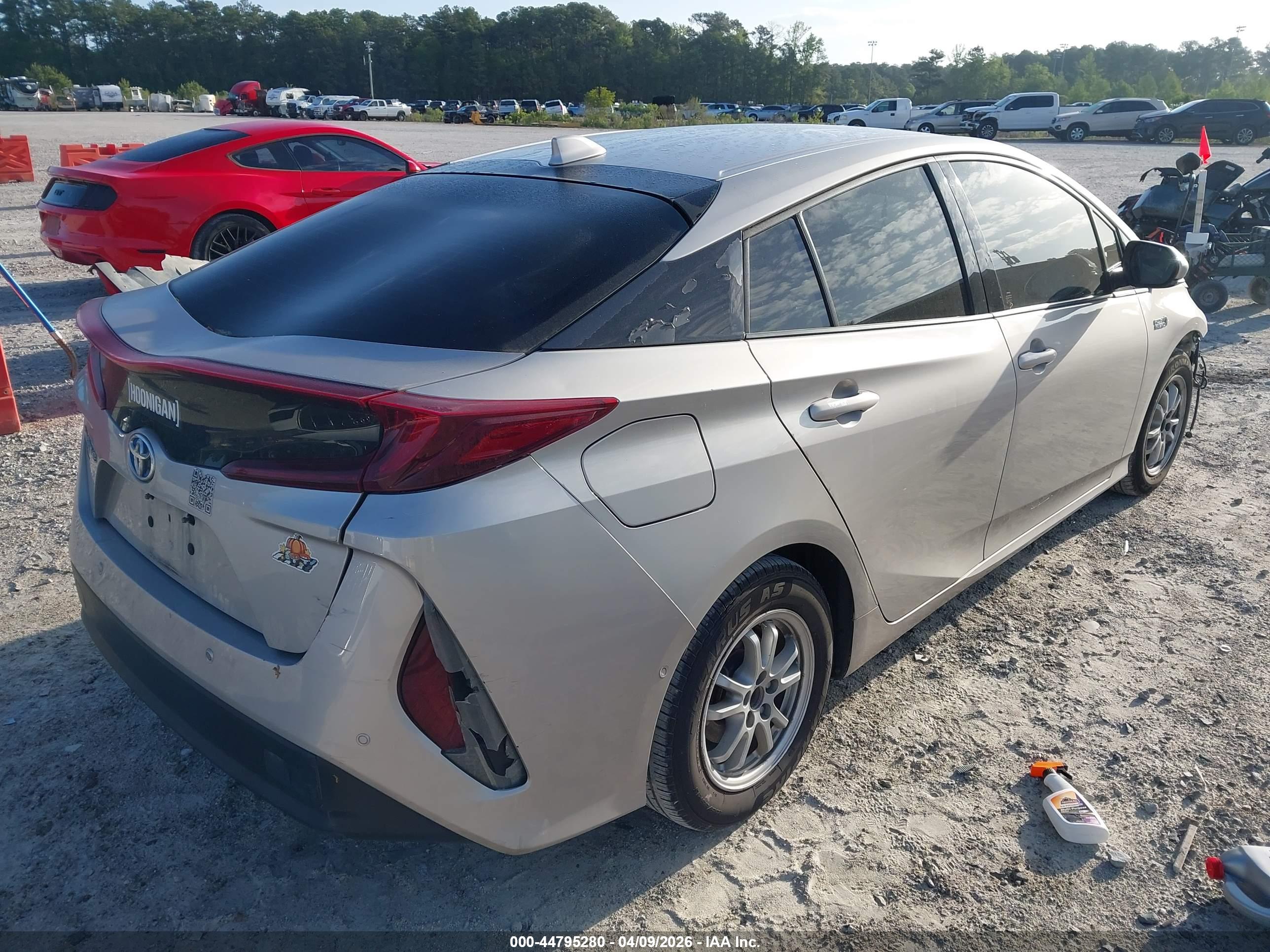 TOYOTA PRIUS image 4