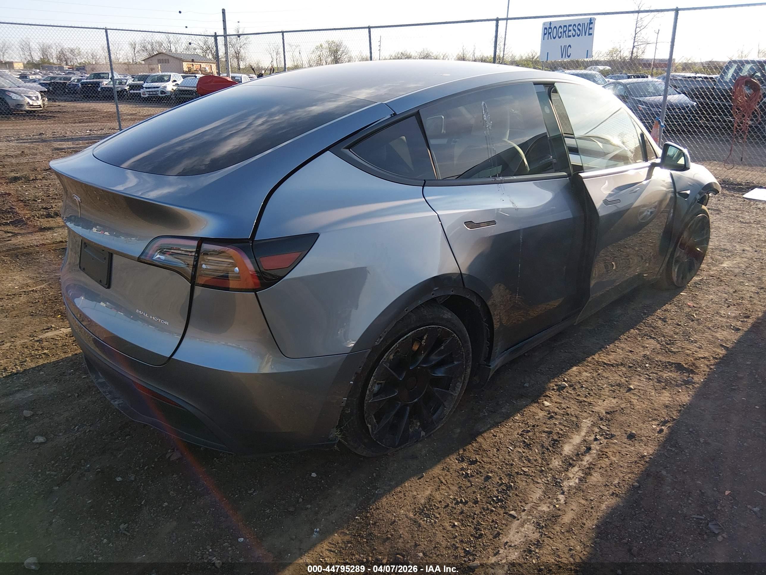 TESLA MODEL image 4