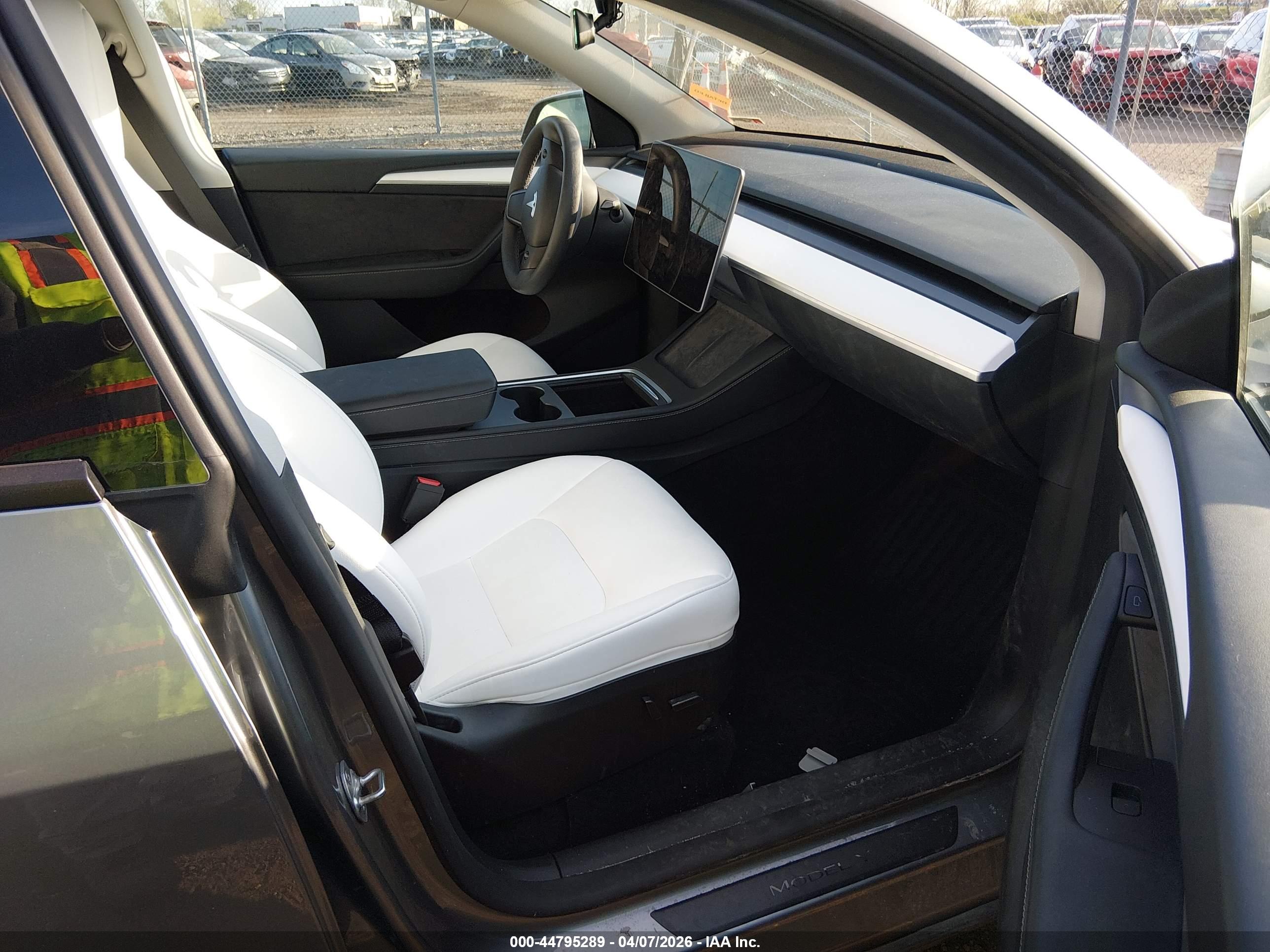 TESLA MODEL image 5