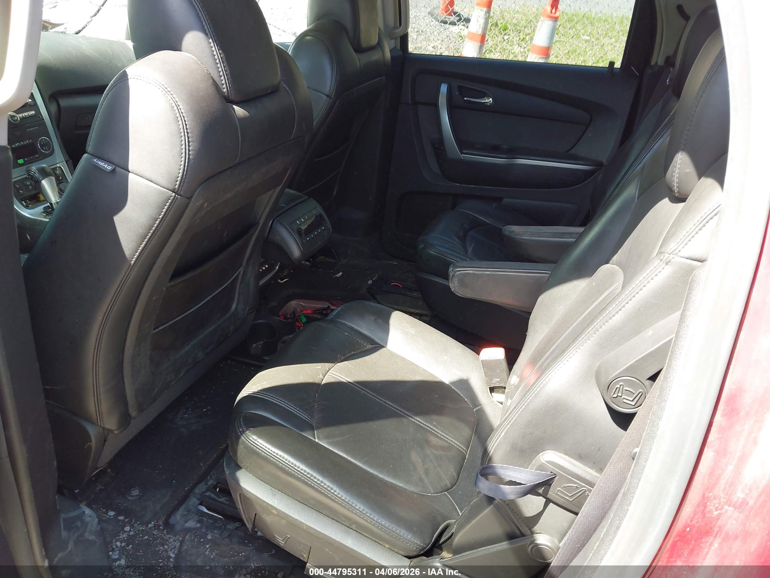 GMC ACADIA image 8