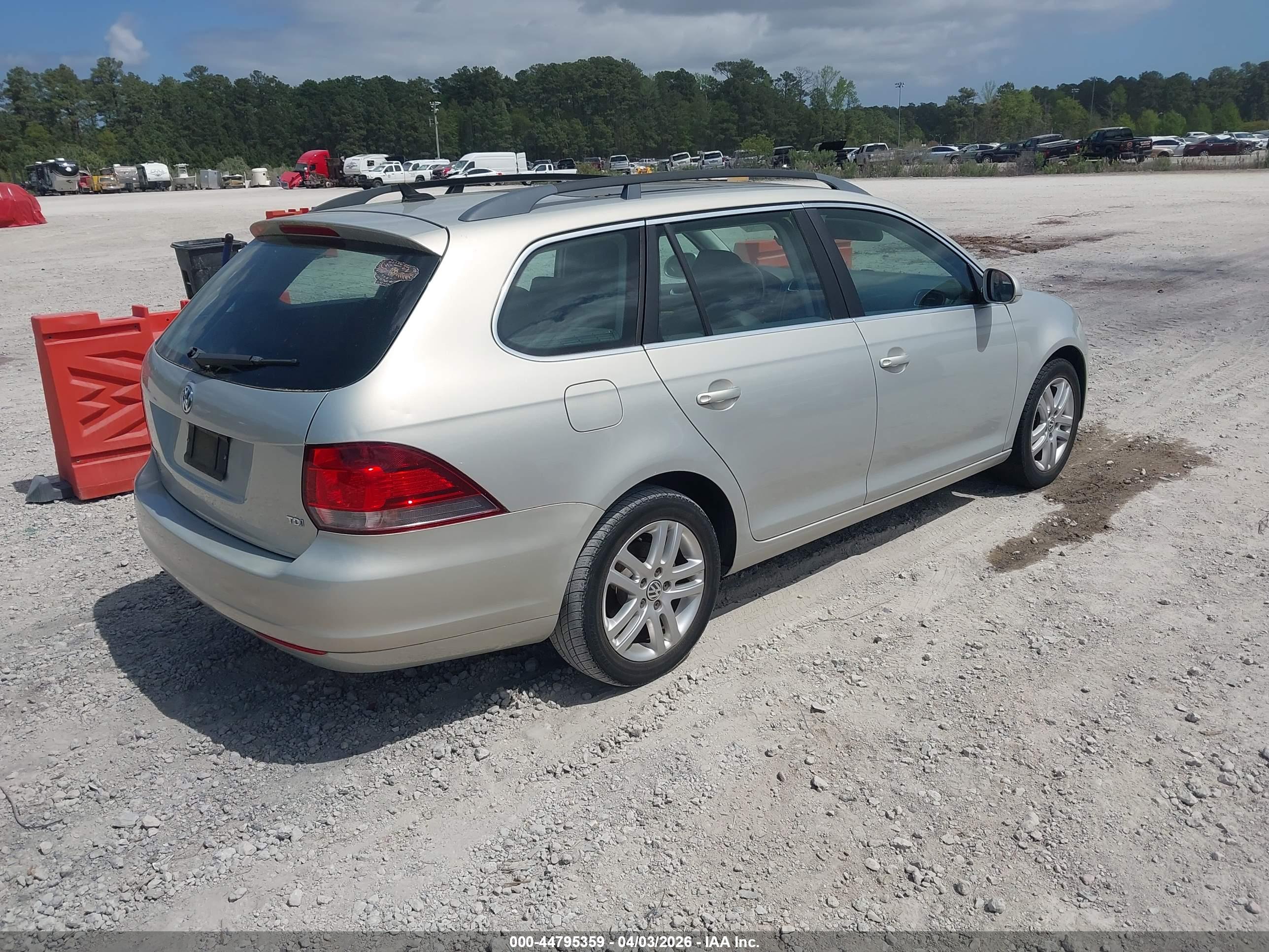 VOLKSWAGEN JETTA image 4
