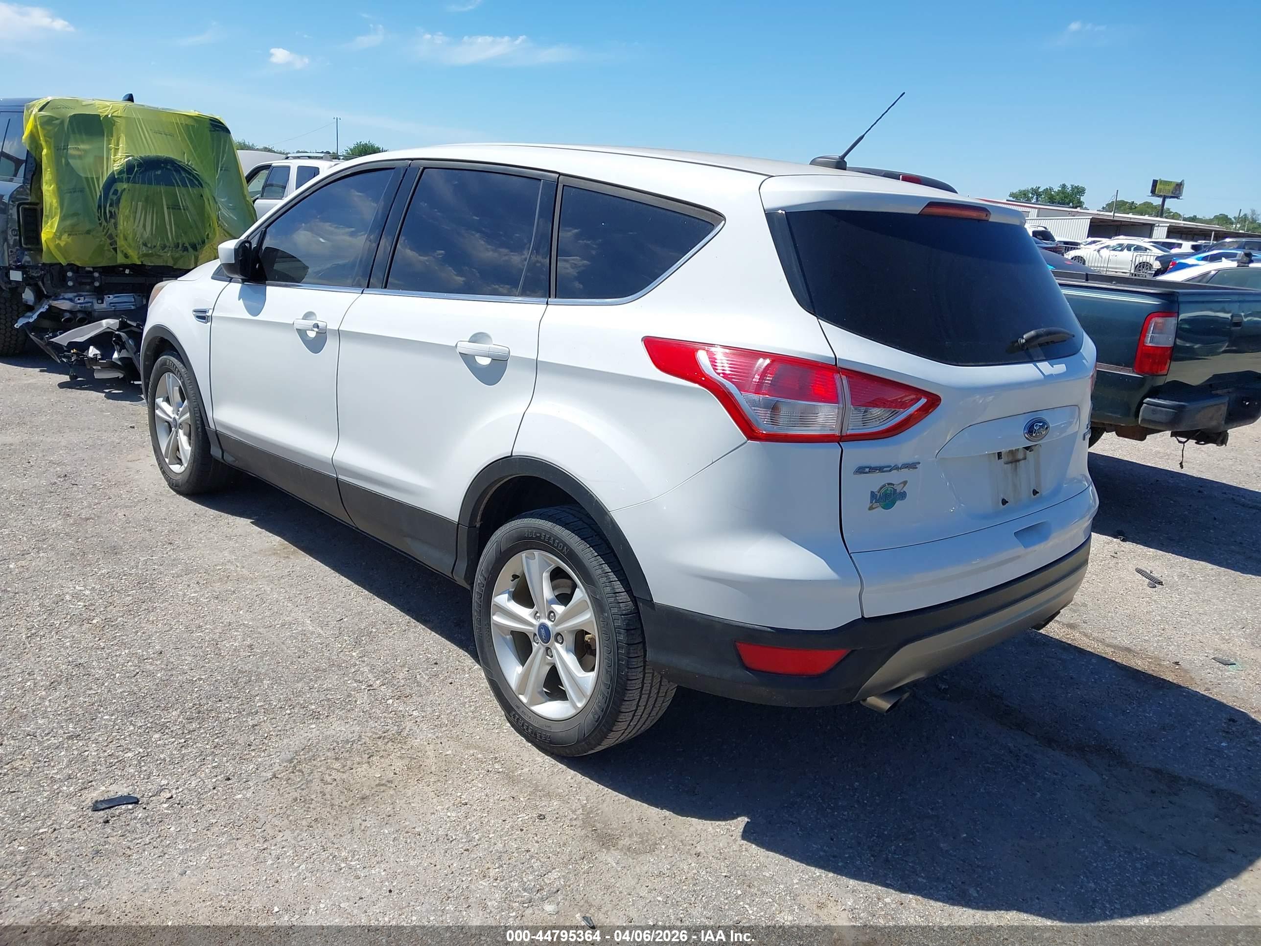 FORD ESCAPE image 3