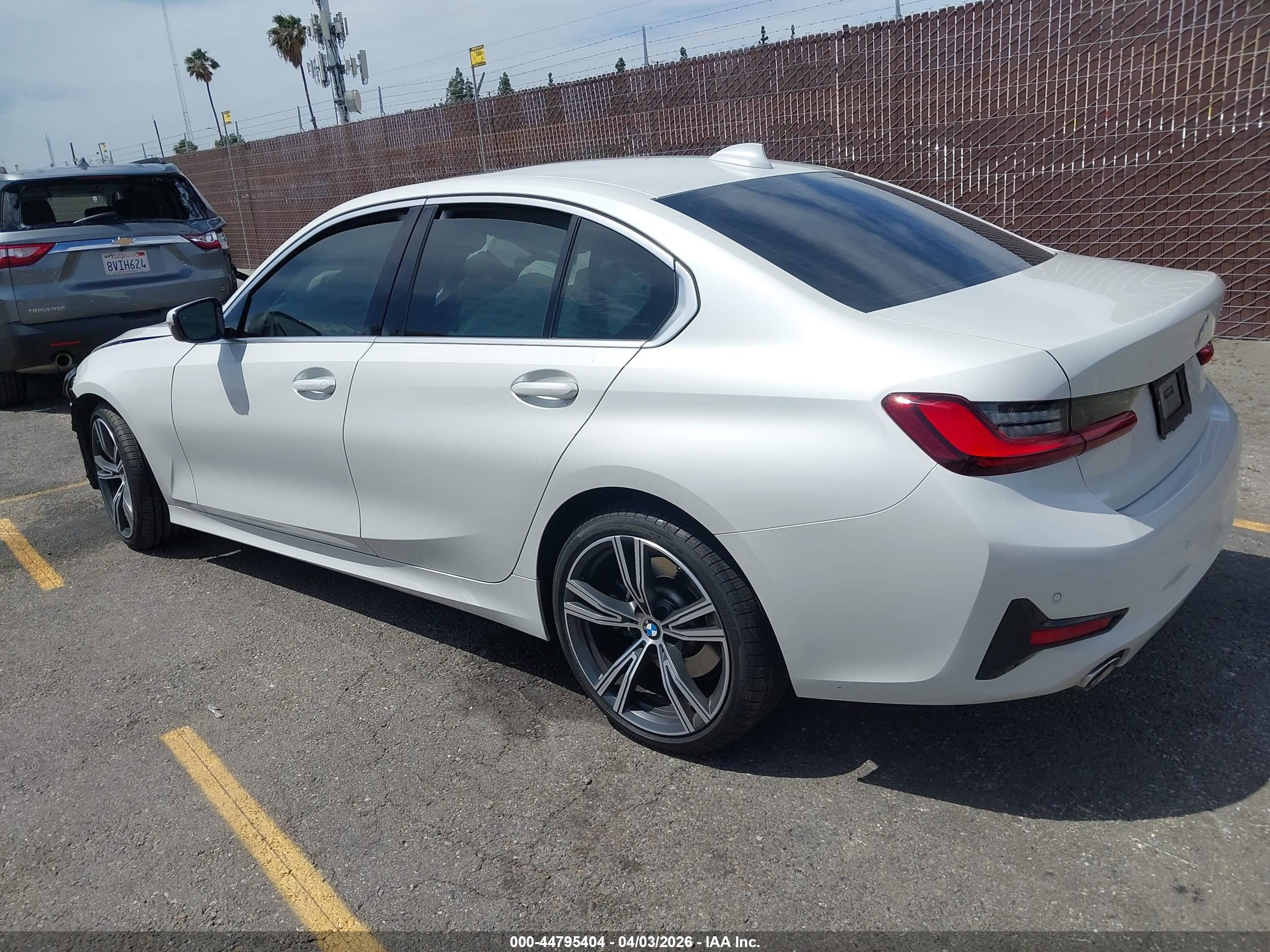 BMW 330I image 3