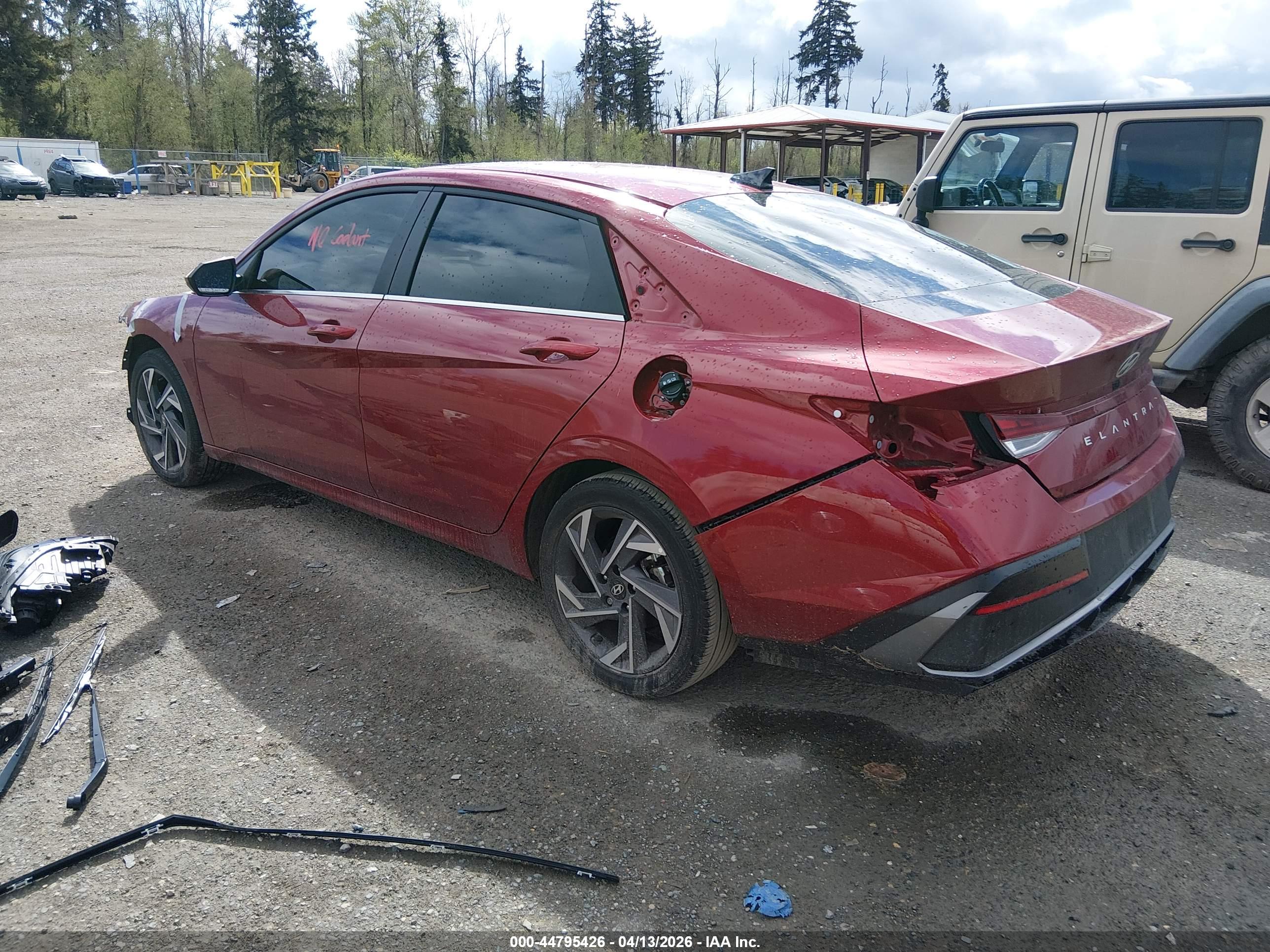 HYUNDAI ELANTRA image 3