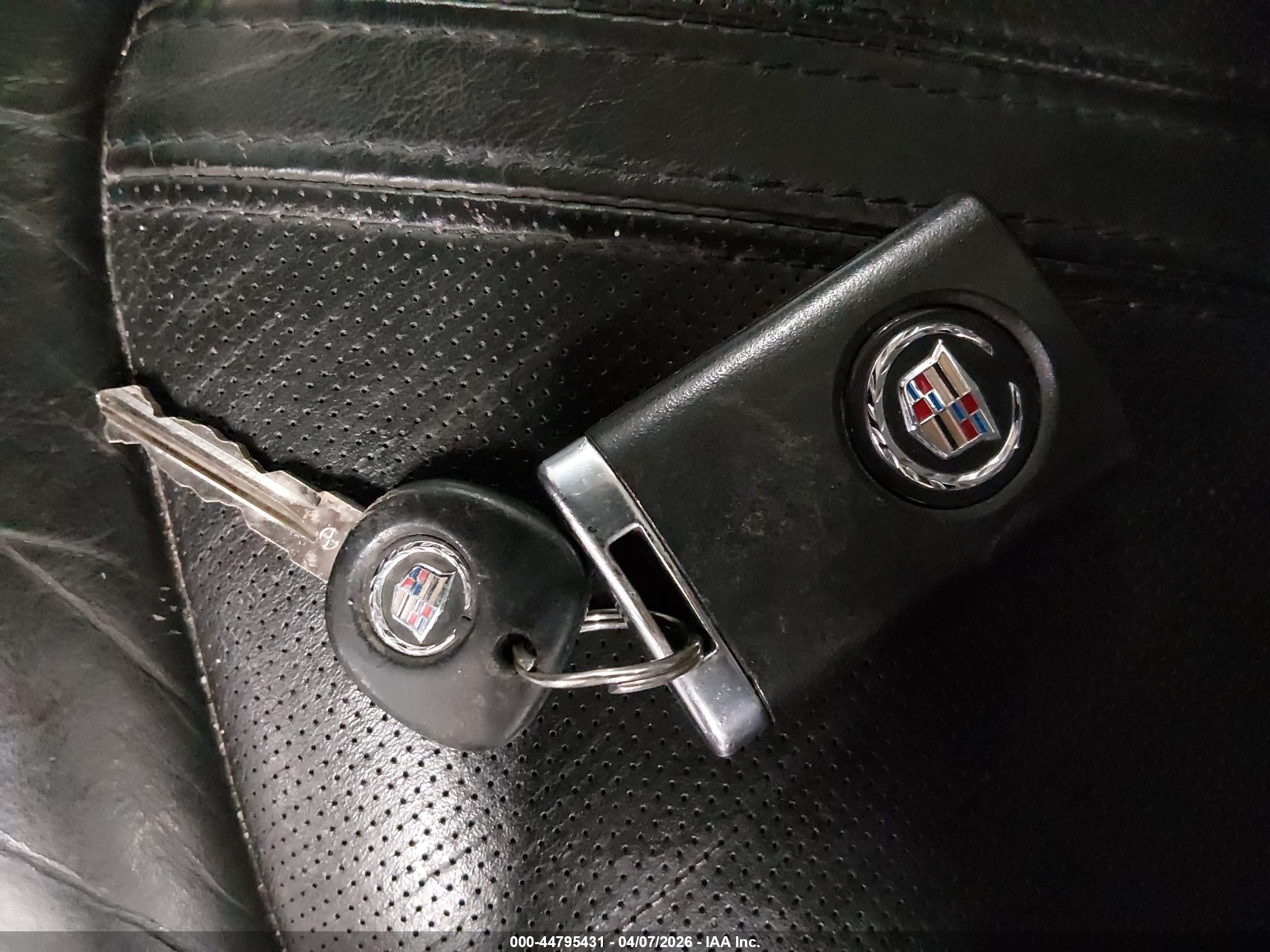 CADILLAC CTS image 11