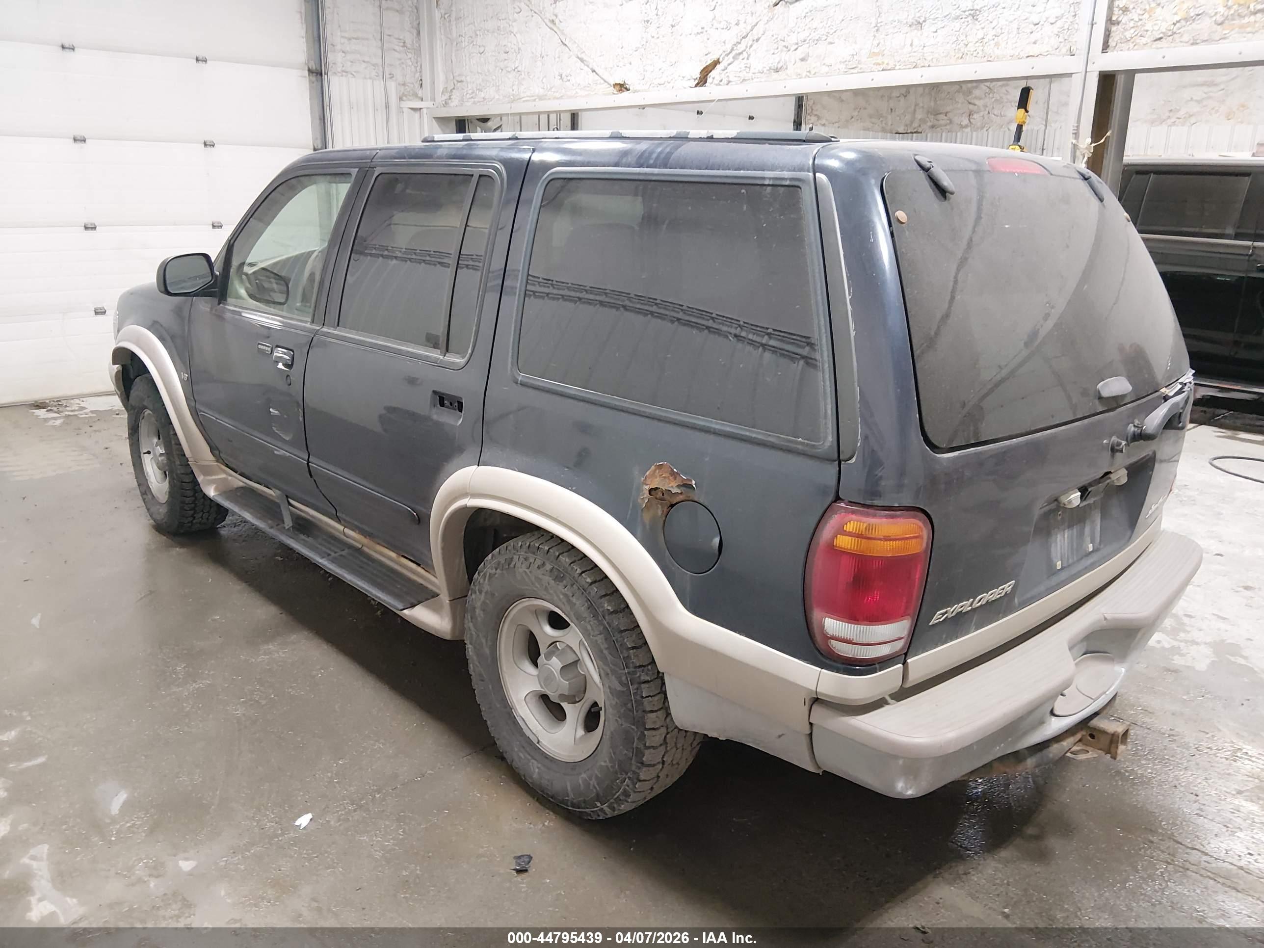 FORD EXPLORER image 3