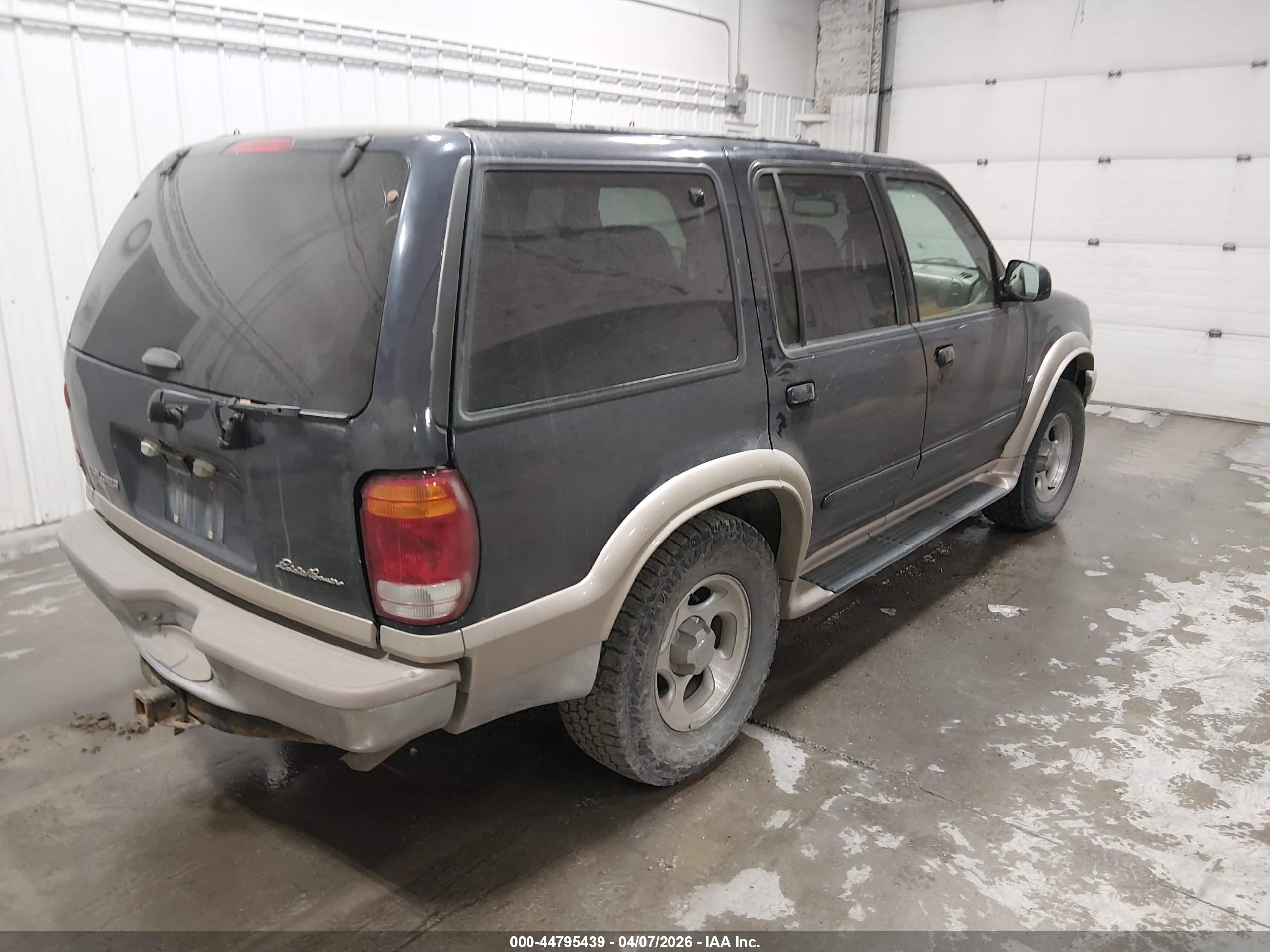 FORD EXPLORER image 4