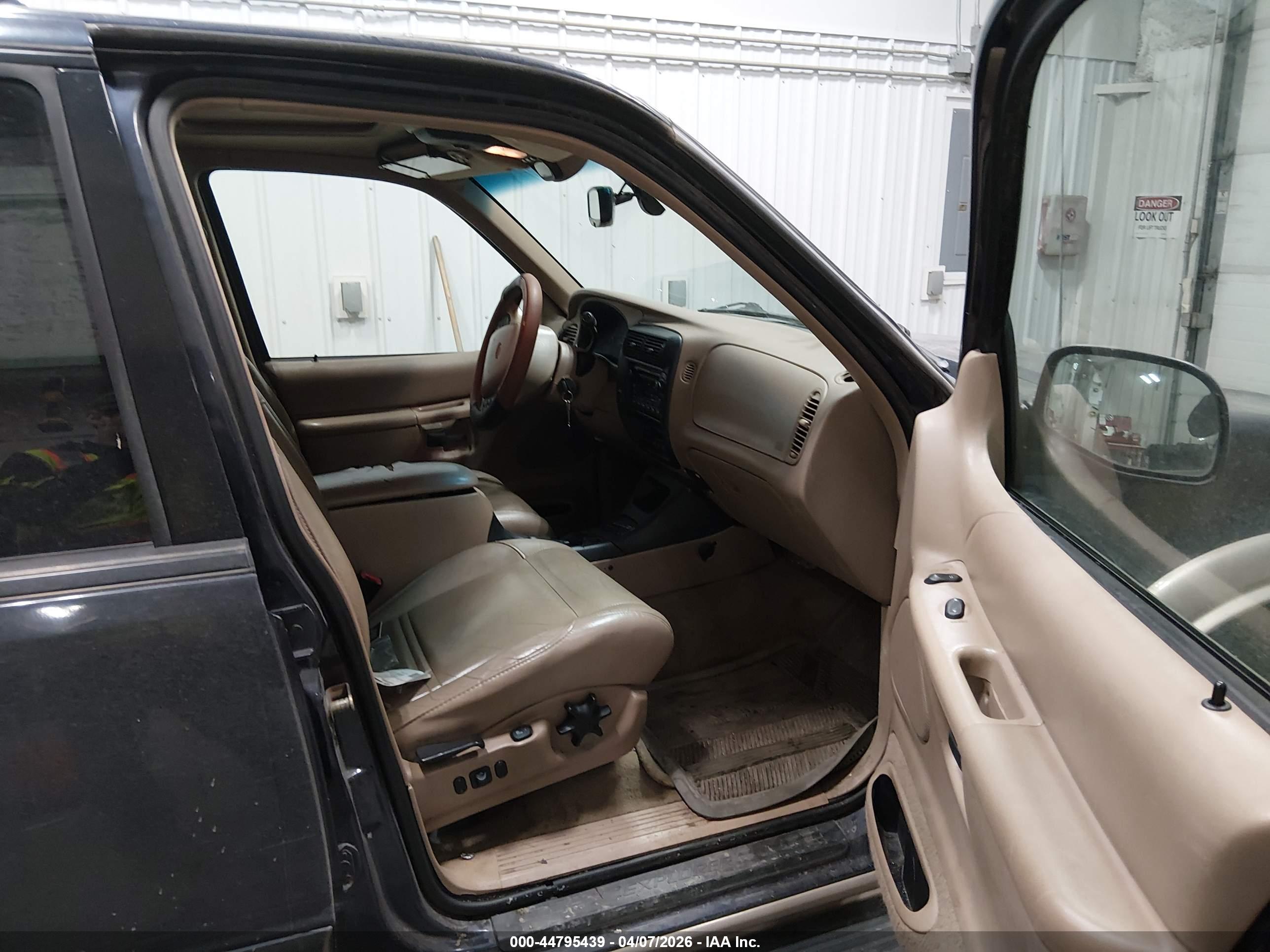 FORD EXPLORER image 5