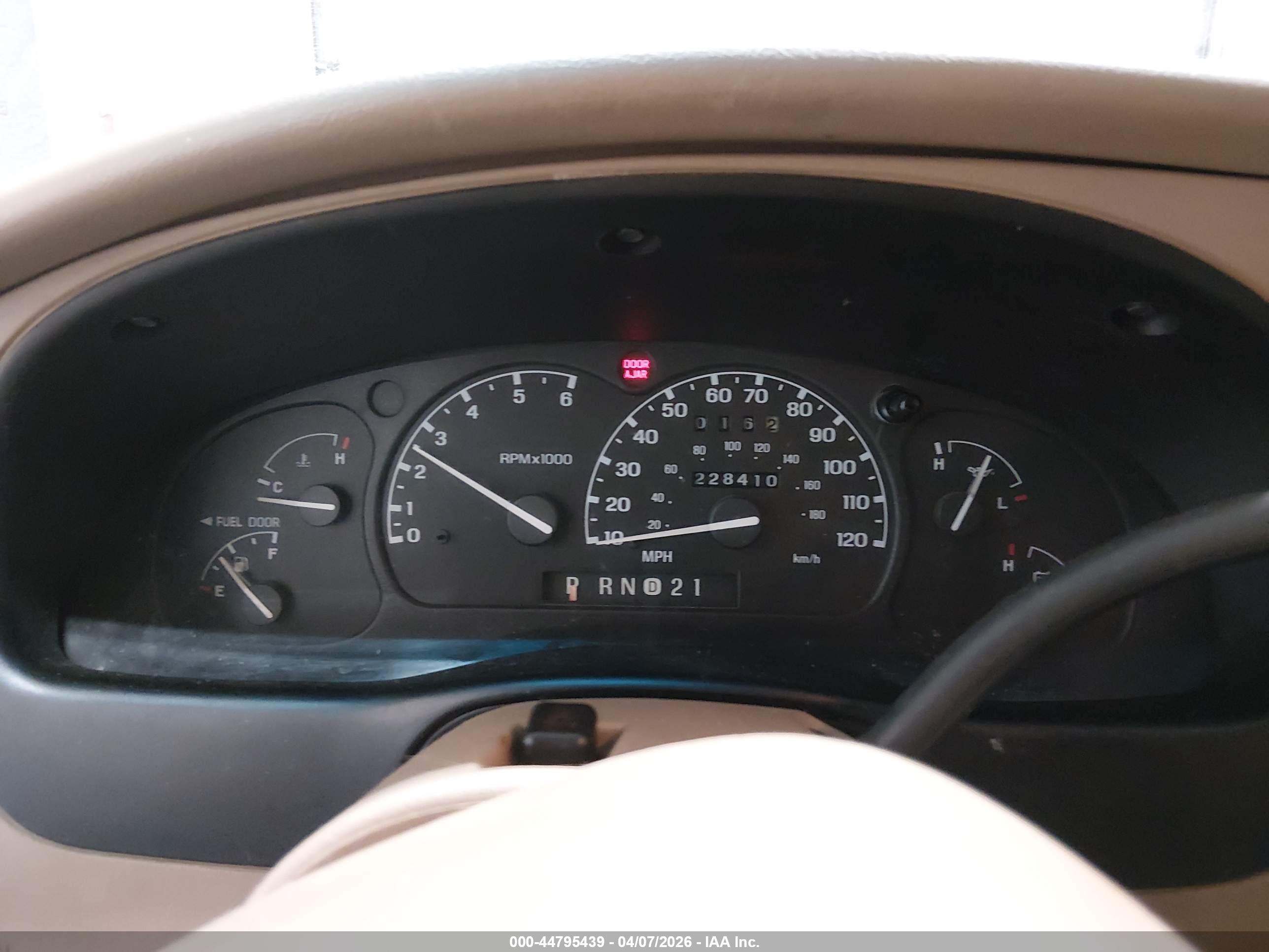 FORD EXPLORER image 7