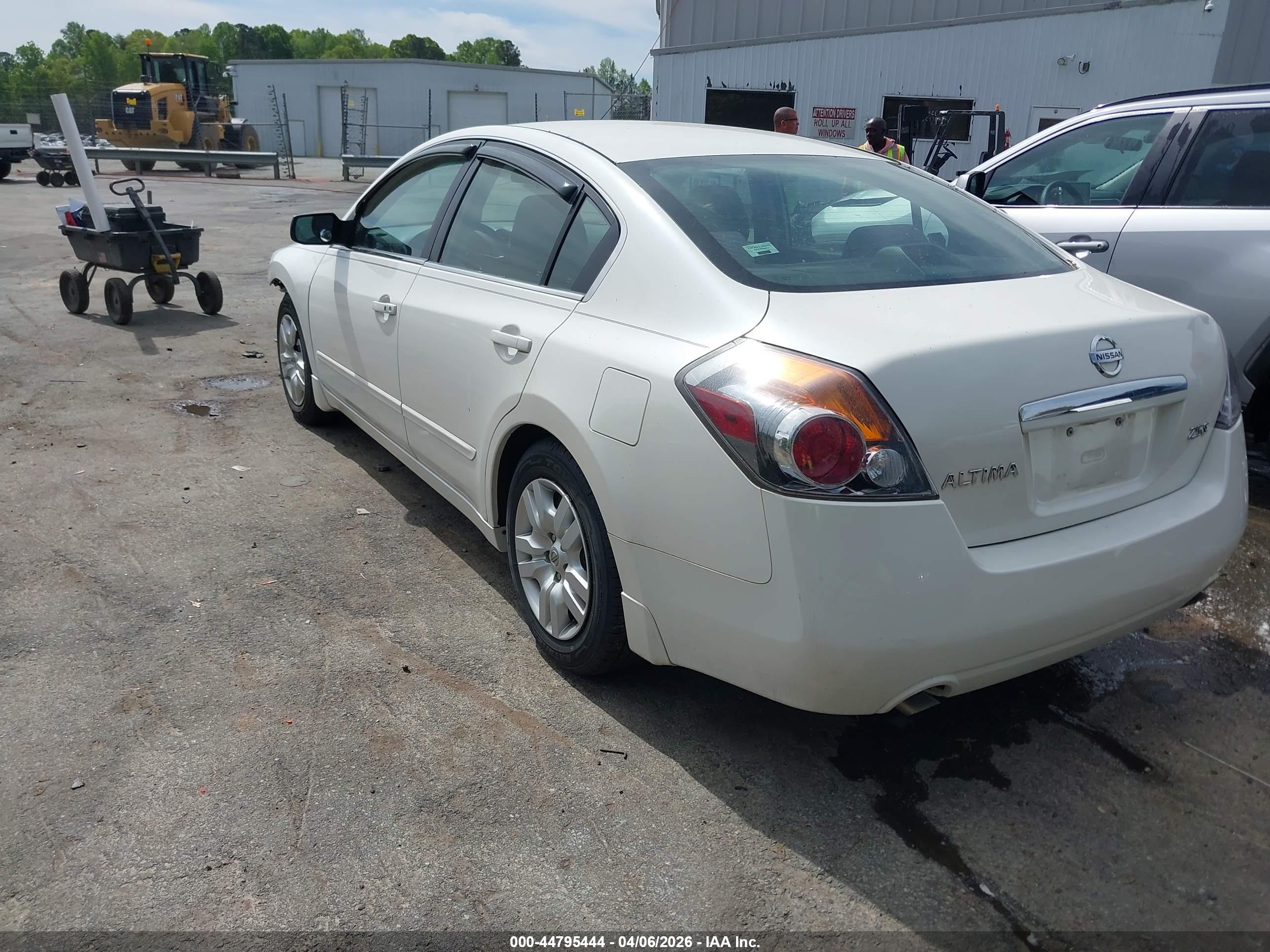 NISSAN ALTIMA image 3