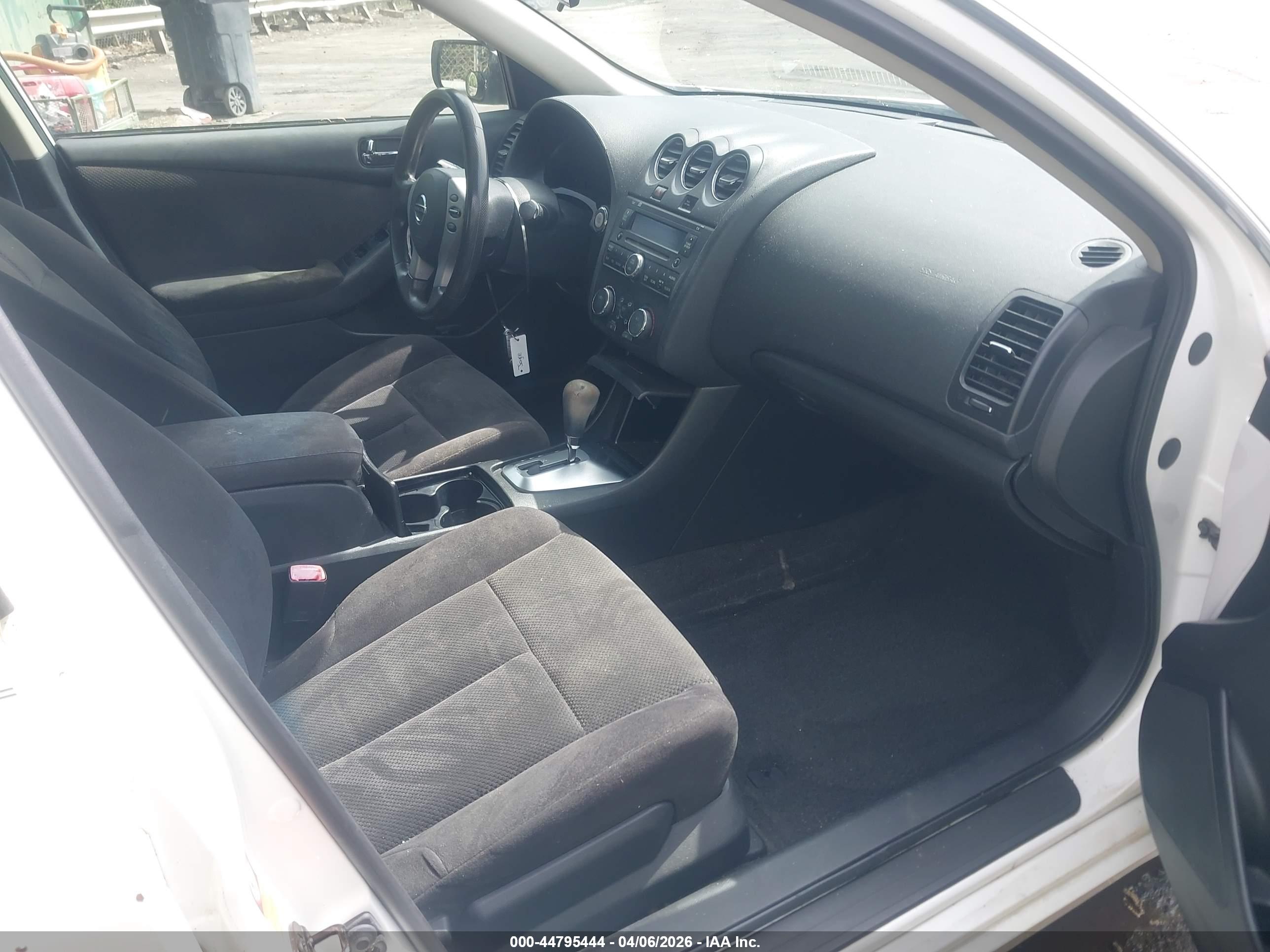 NISSAN ALTIMA image 5
