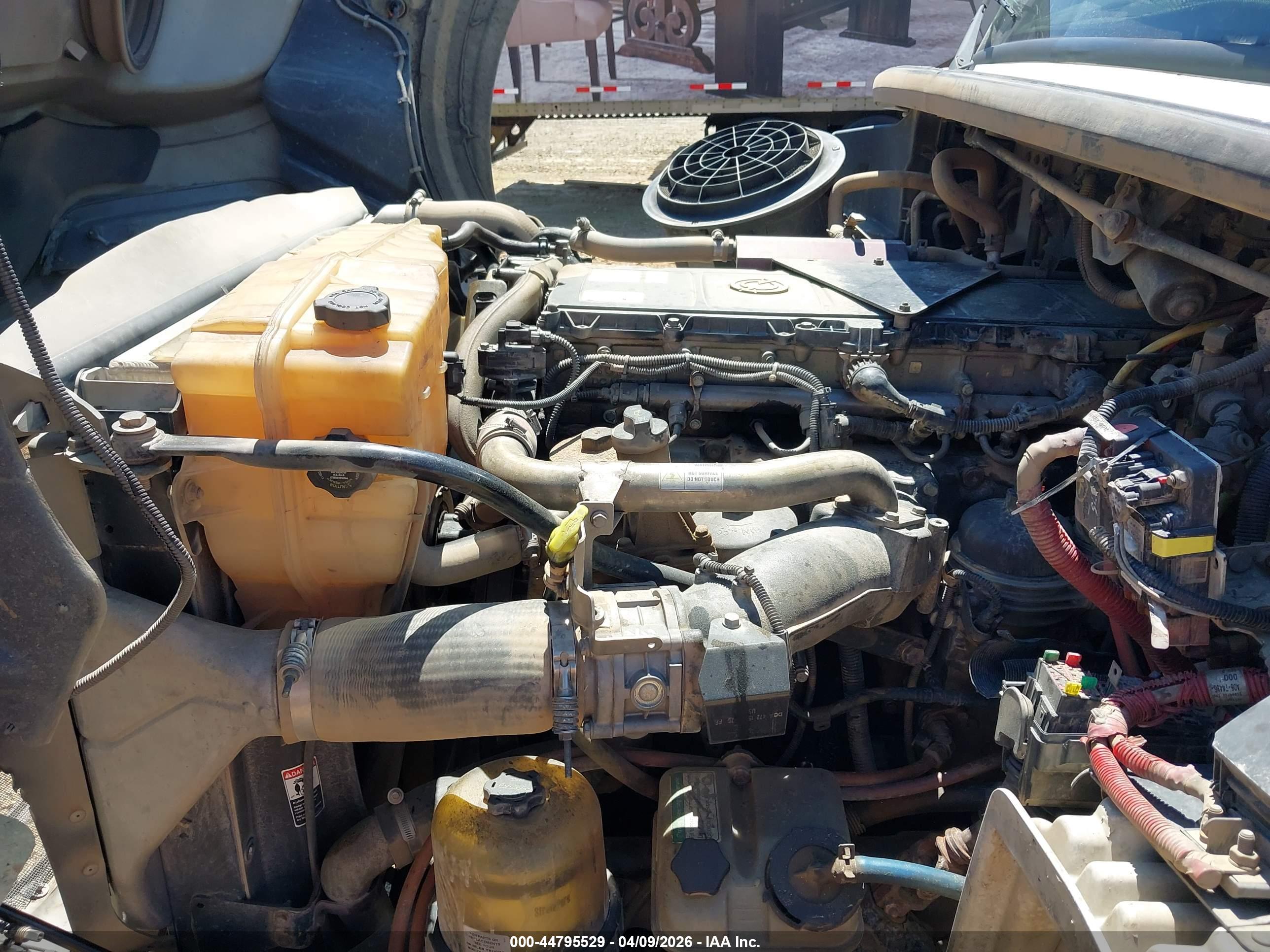 FREIGHTLINER M2 image 10