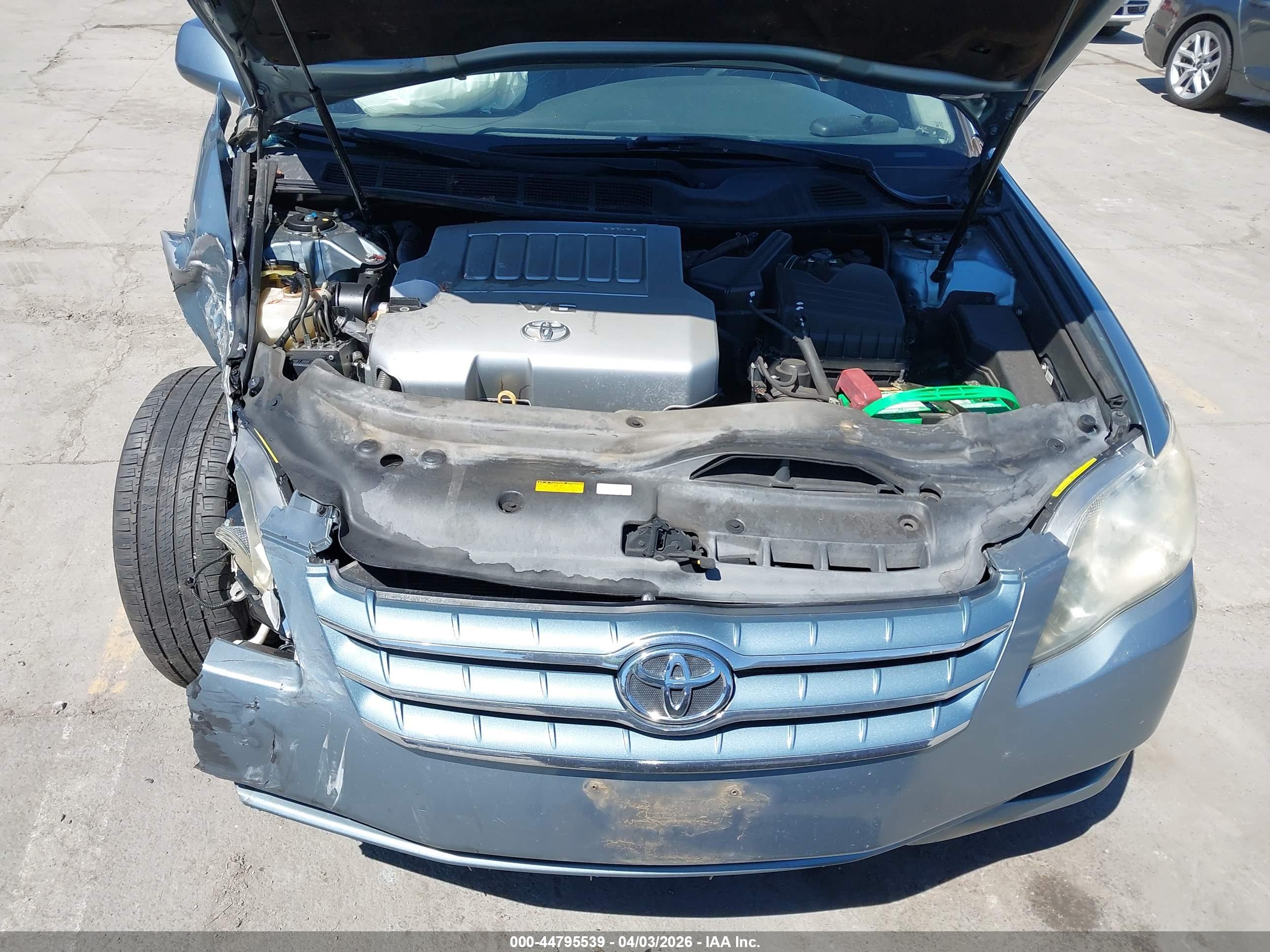 TOYOTA AVALON image 10