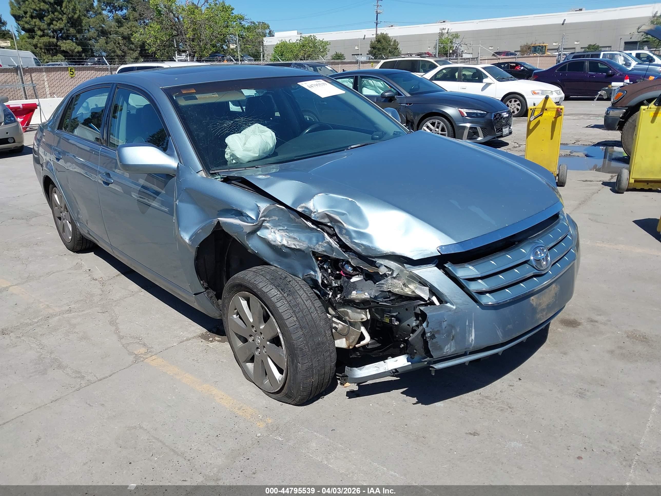 TOYOTA AVALON image 6