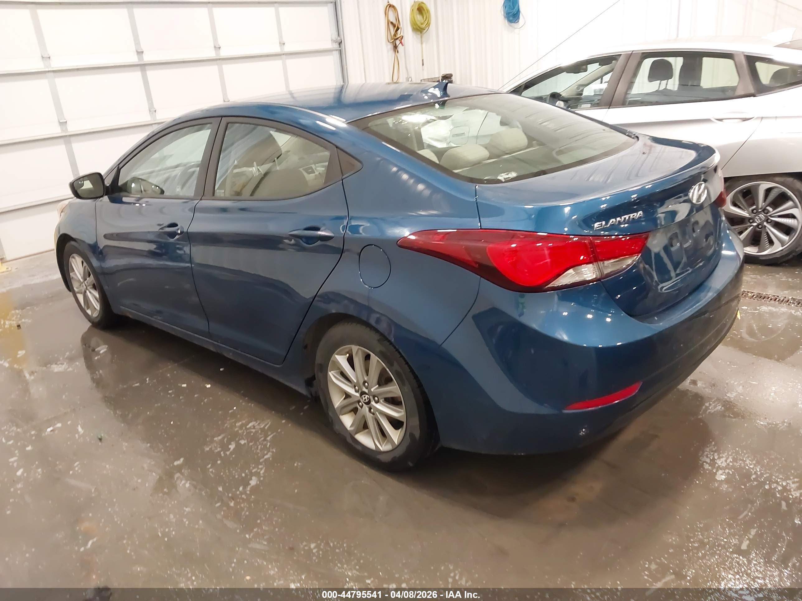 HYUNDAI ELANTRA image 3