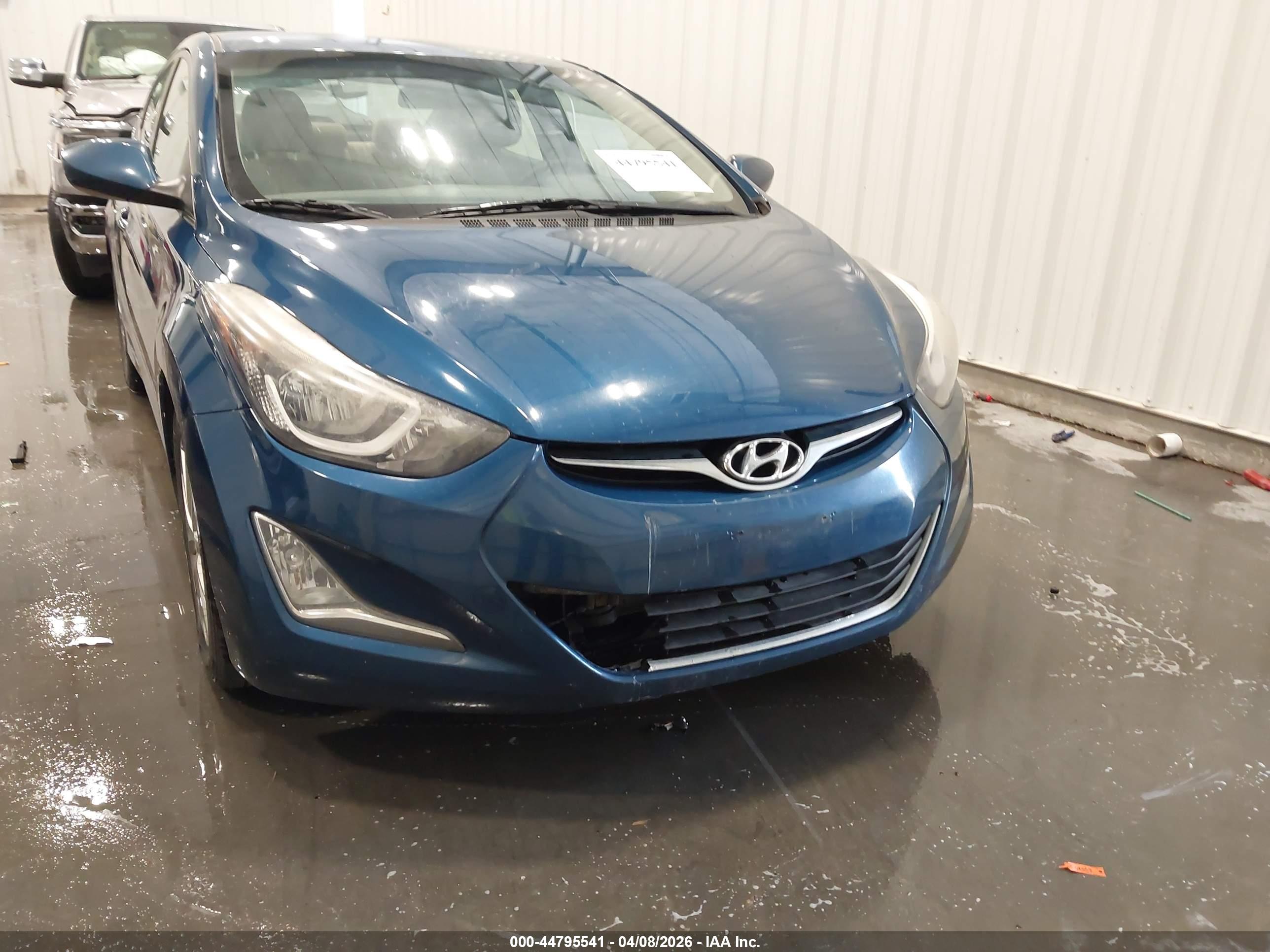 HYUNDAI ELANTRA image 6