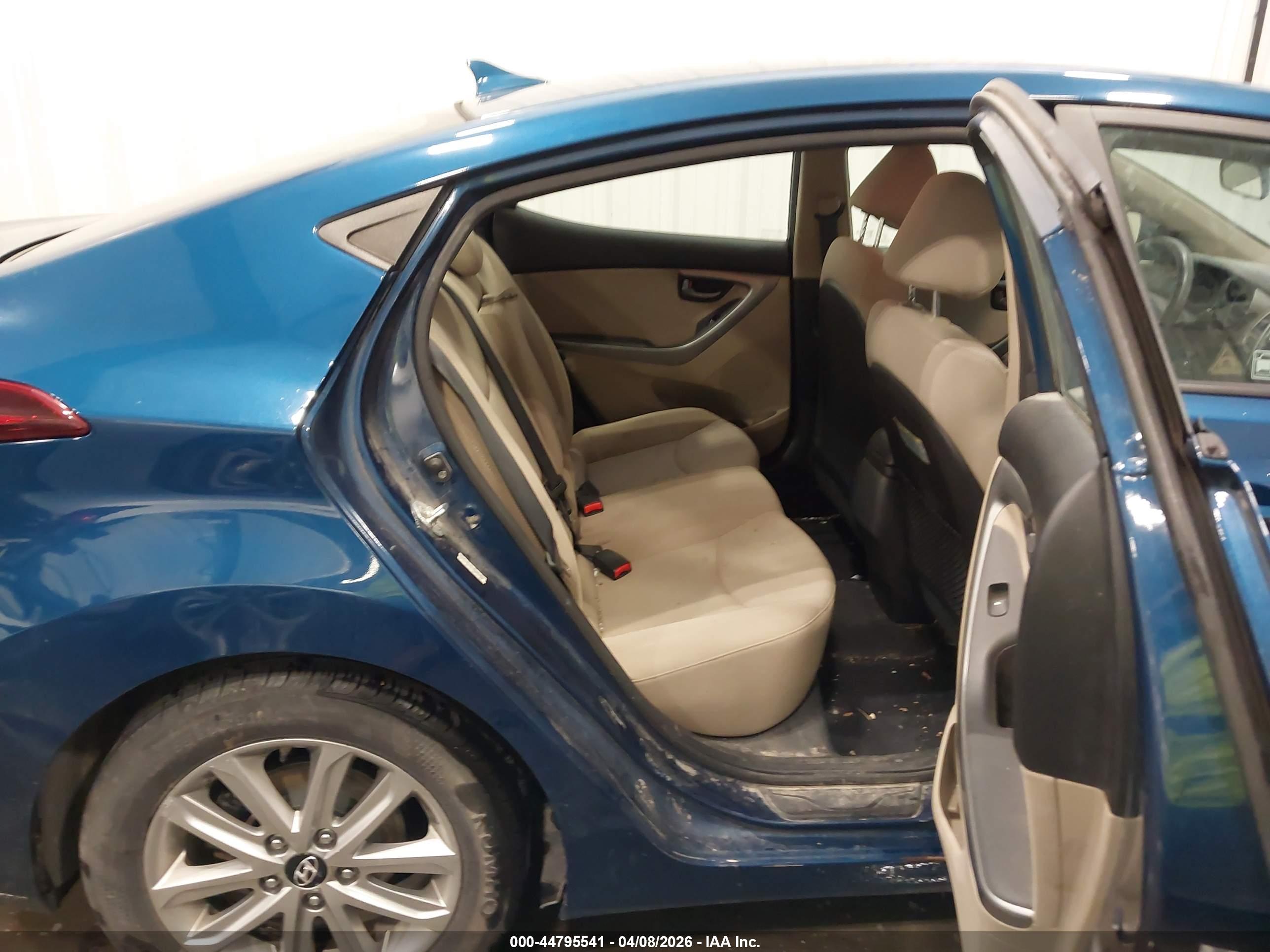 HYUNDAI ELANTRA image 8