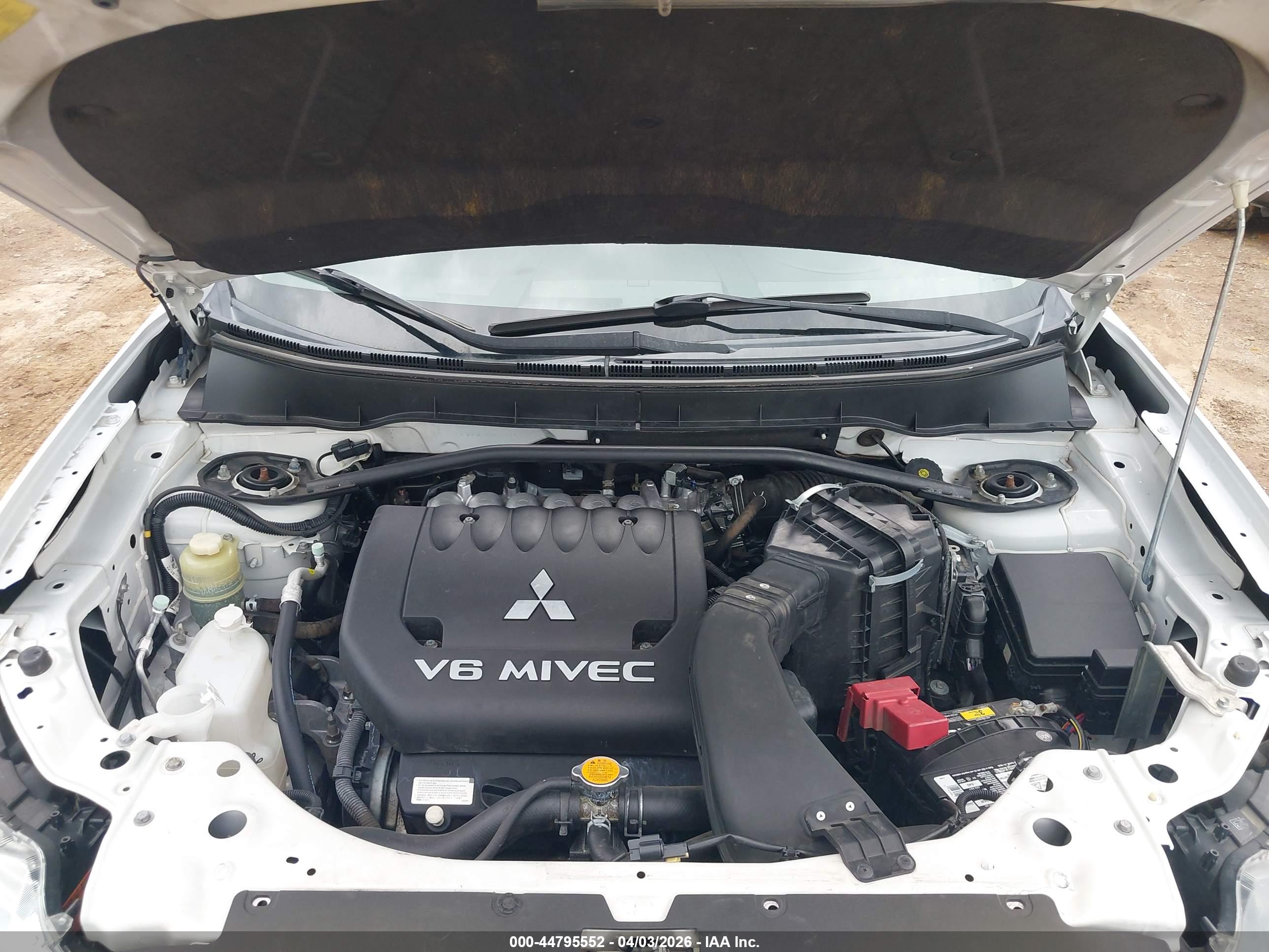 MITSUBISHI OUTLANDER image 10